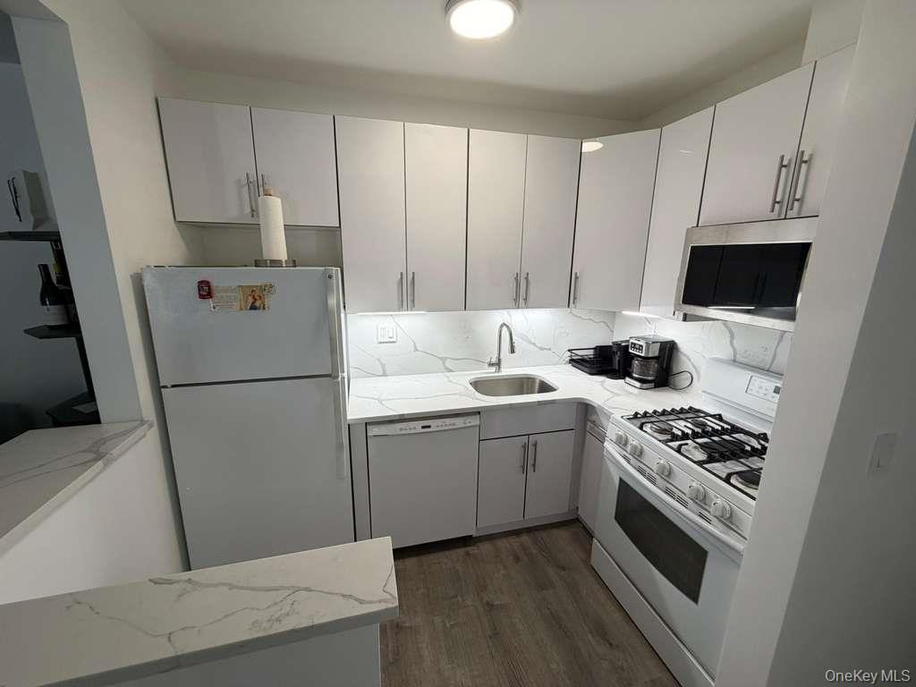 #11 photo, 1250 North Avenue, New Rochelle , NY 10804