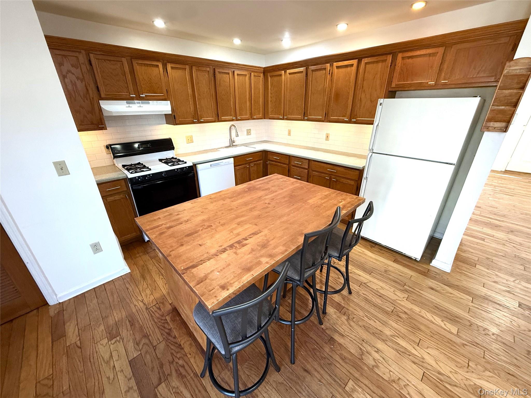 #2 photo, 618 Crab Apple Lane, New Windsor , NY 12553