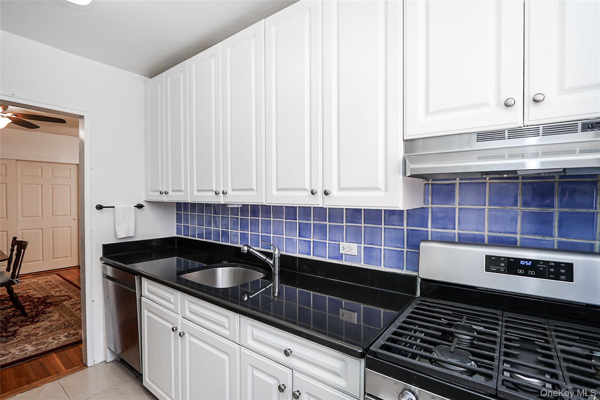 #10 photo, 224-24 Union Turnpike, कुईंस Oakland Gardens , NY 11364