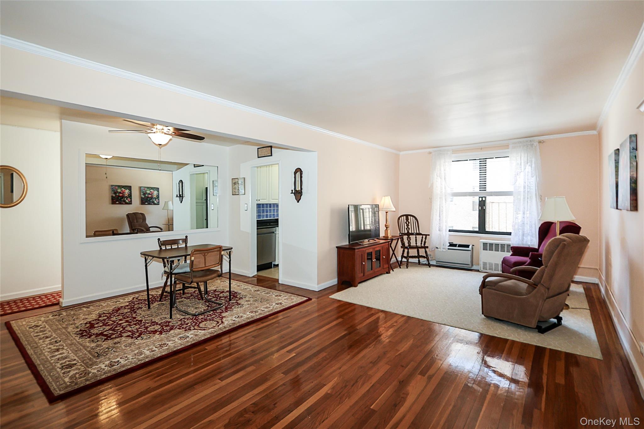 #2 photo, 224-24 Union Turnpike, कुईंस Oakland Gardens , NY 11364