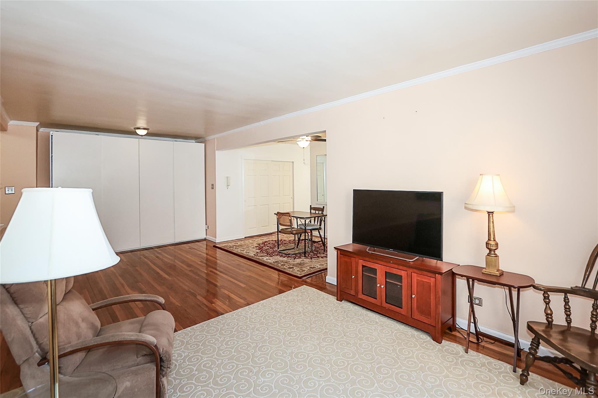 #4 photo, 224-24 Union Turnpike, कुईंस Oakland Gardens , NY 11364