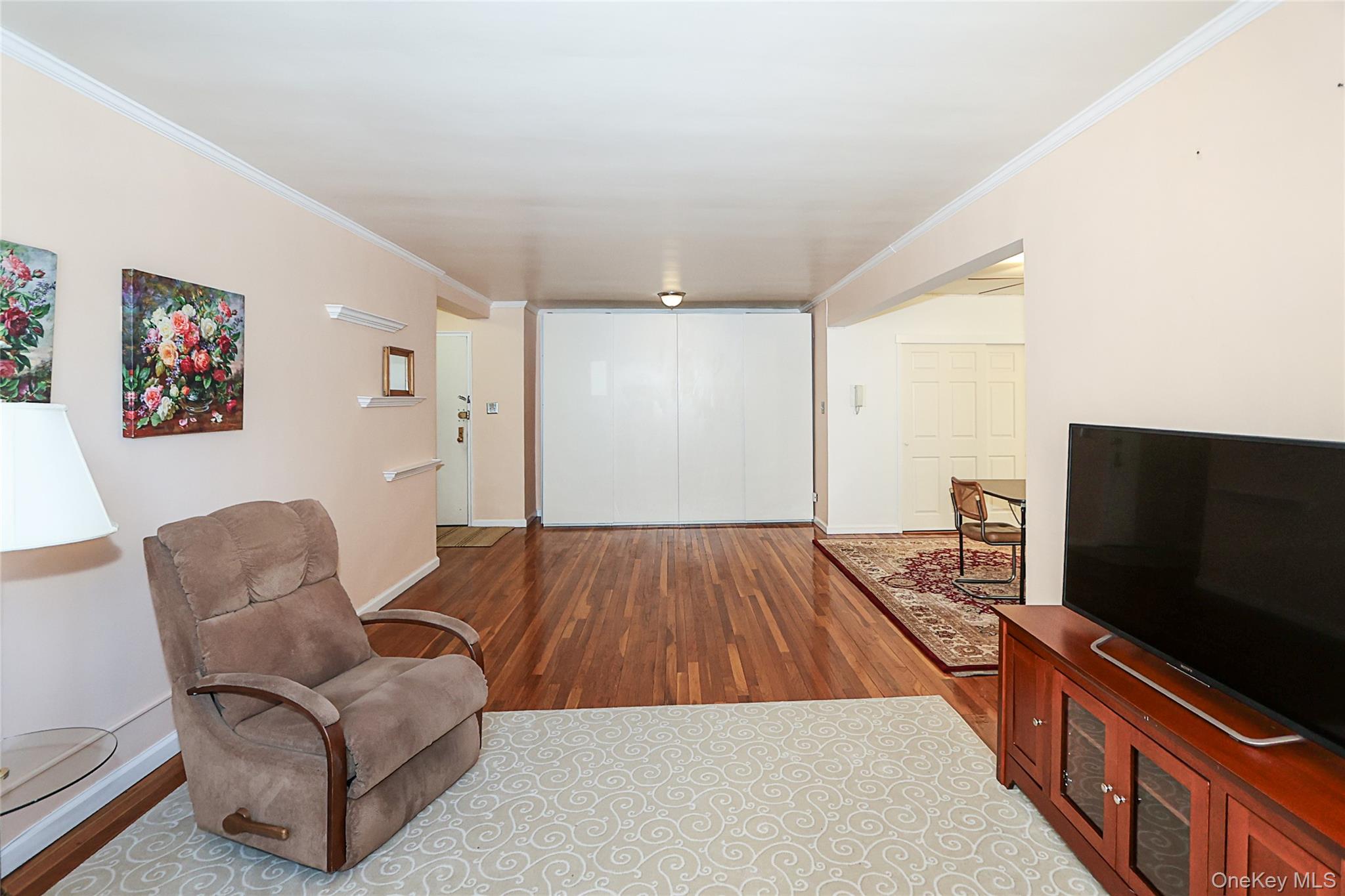 #5 photo, 224-24 Union Turnpike, कुईंस Oakland Gardens , NY 11364