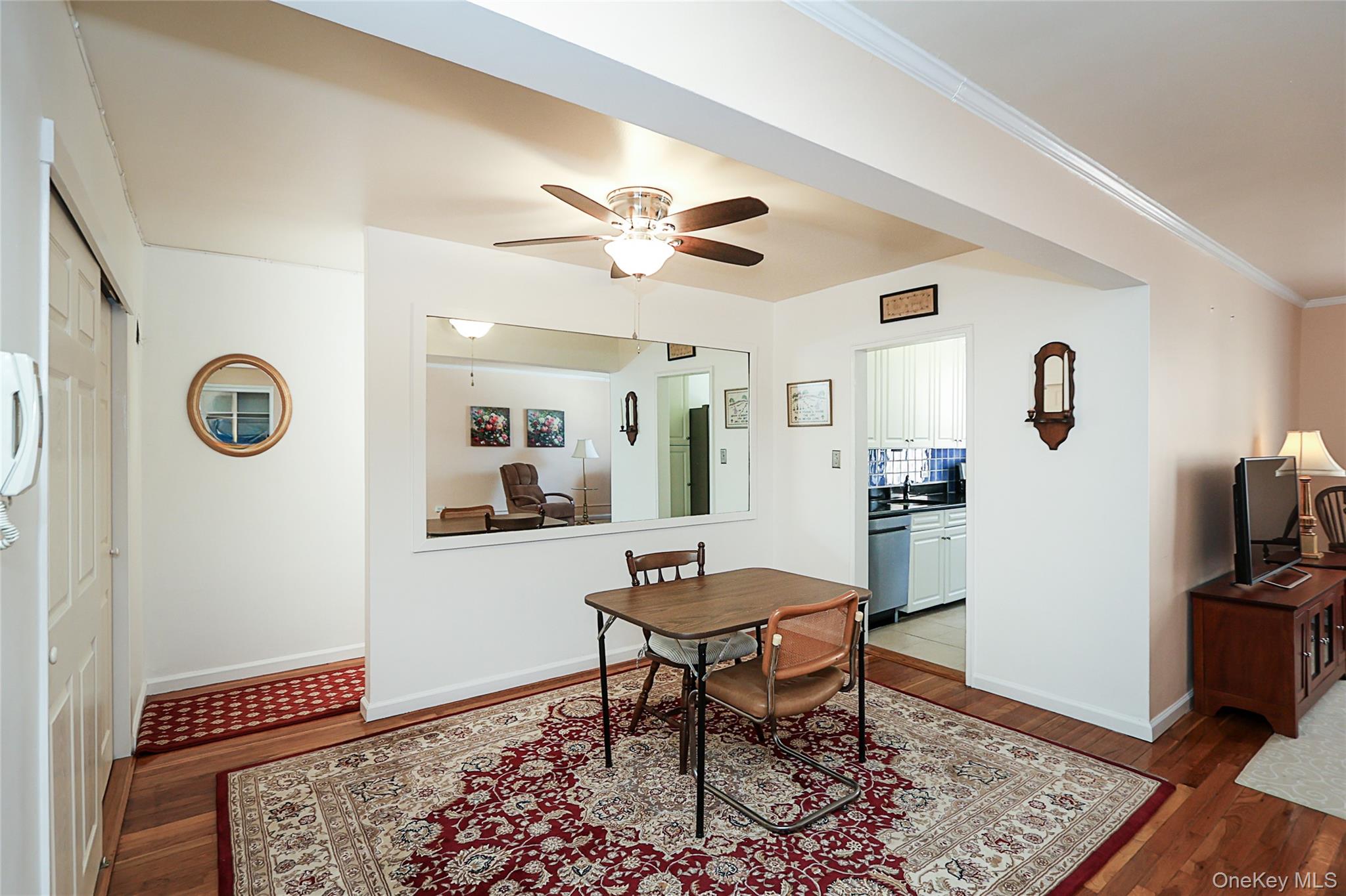 #6 photo, 224-24 Union Turnpike, कुईंस Oakland Gardens , NY 11364