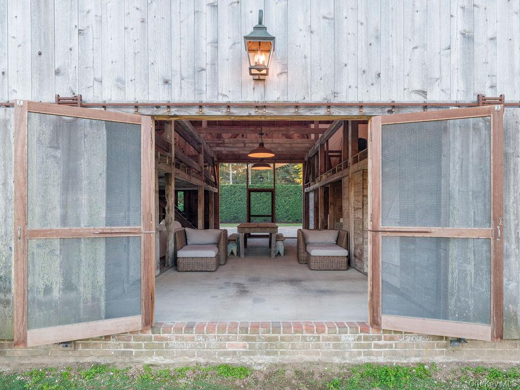 #19 photo, 29500 Main Rd, Cutchogue , NY 11935