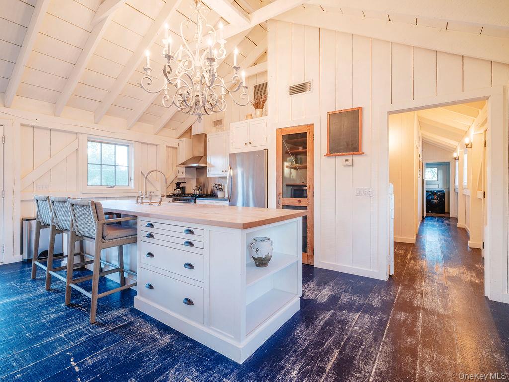 #6 photo, 29500 Main Rd, Cutchogue , NY 11935