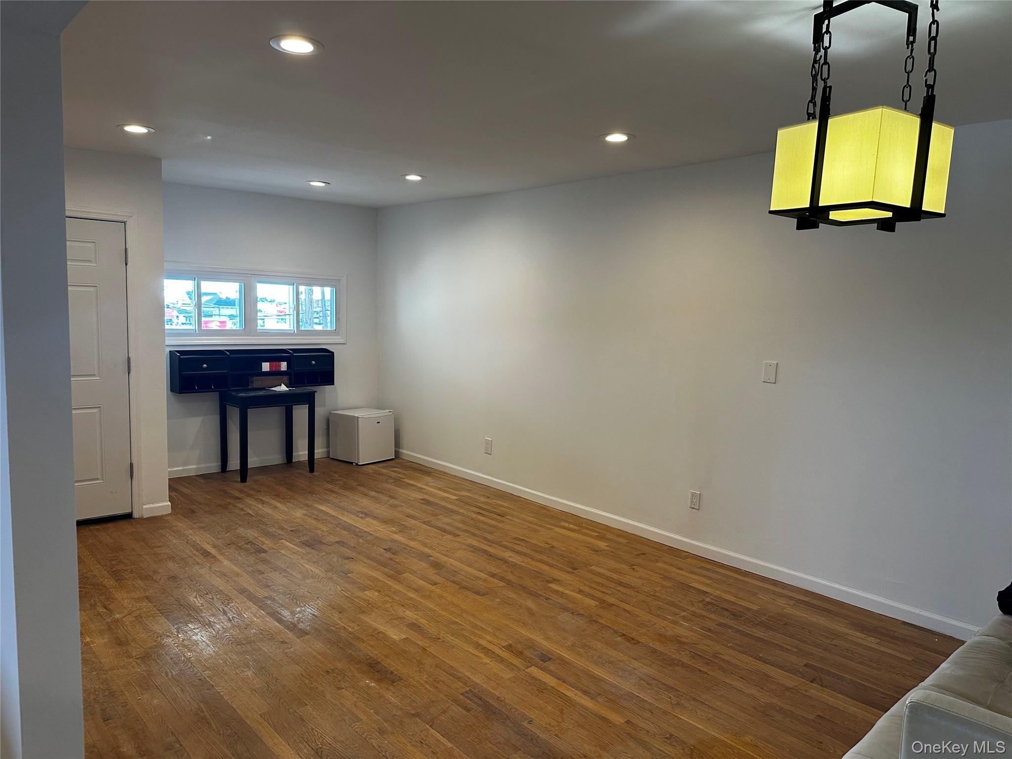 #4 photo, 4261 Austin Boulevard, नासाउ काउंटी Island Park , NY 11558