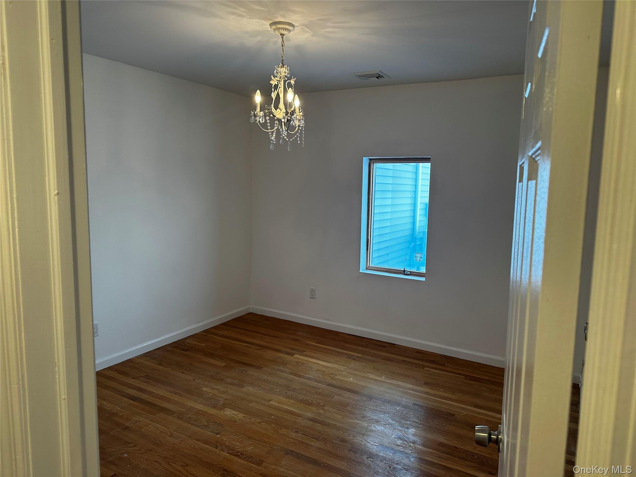 #7 photo, 4261 Austin Boulevard, नासाउ काउंटी Island Park , NY 11558