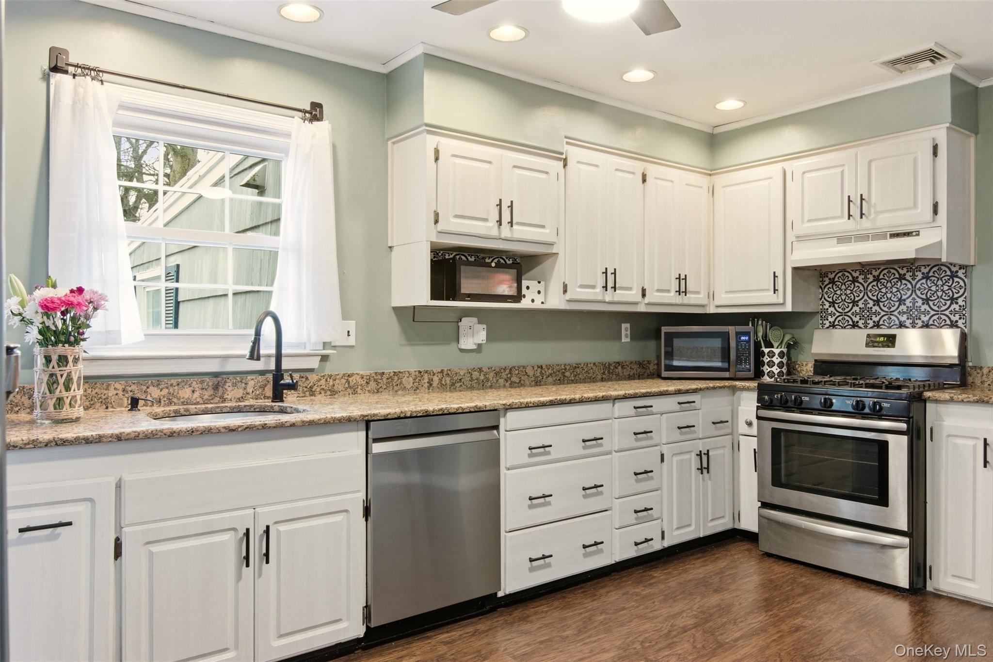 #5 photo, 24 Stellenwerf Avenue, East Islip , NY 11730