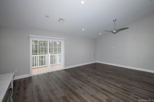 #5 photo, 26 Sunlight Walk, Holbrook , NY 11741