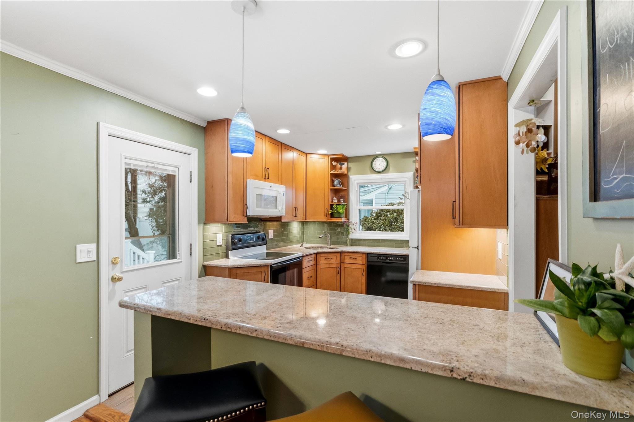 #11 photo, 16 Newmarket Road, Syosset , NY 11791