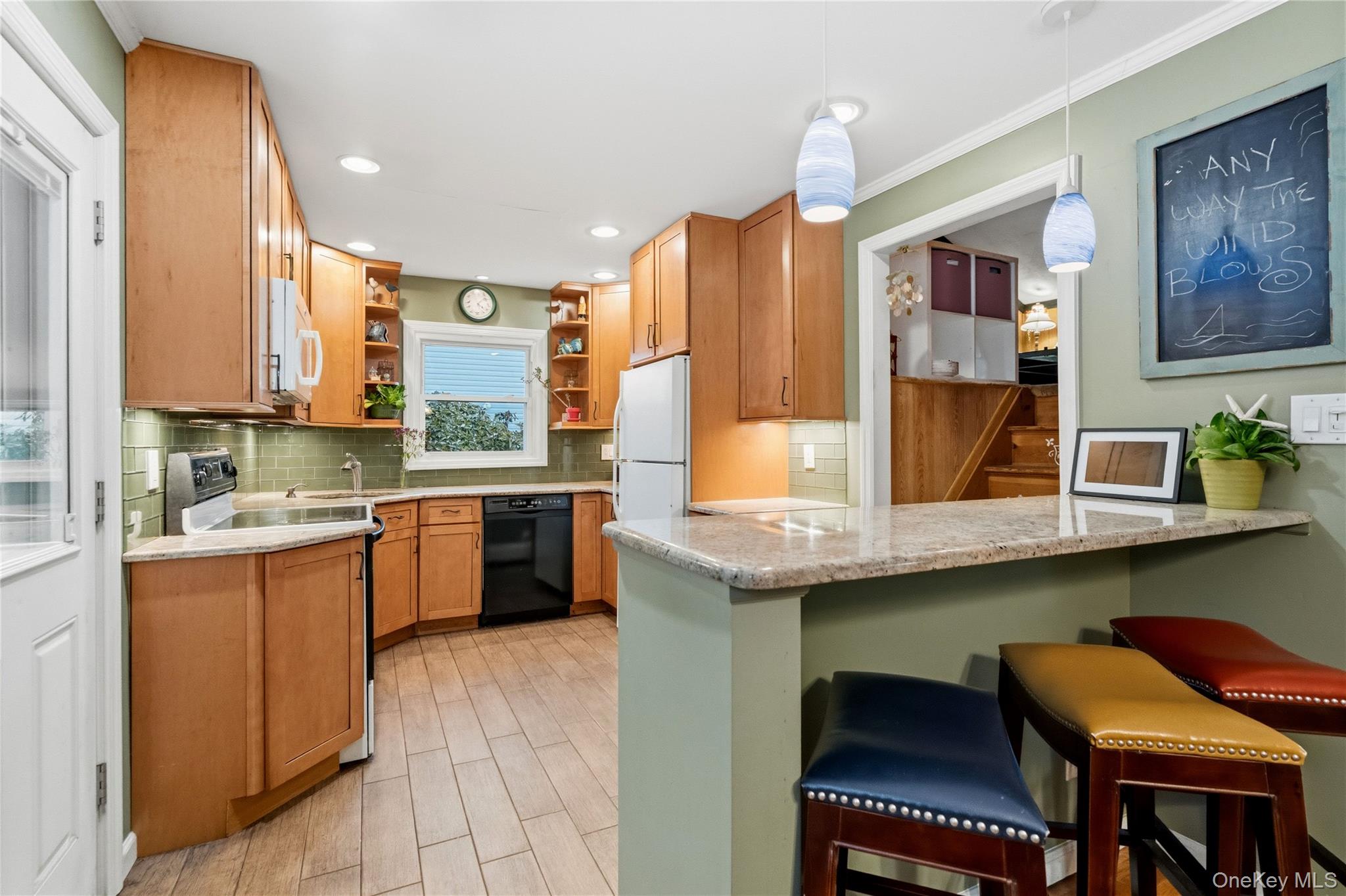 #12 photo, 16 Newmarket Road, Syosset , NY 11791