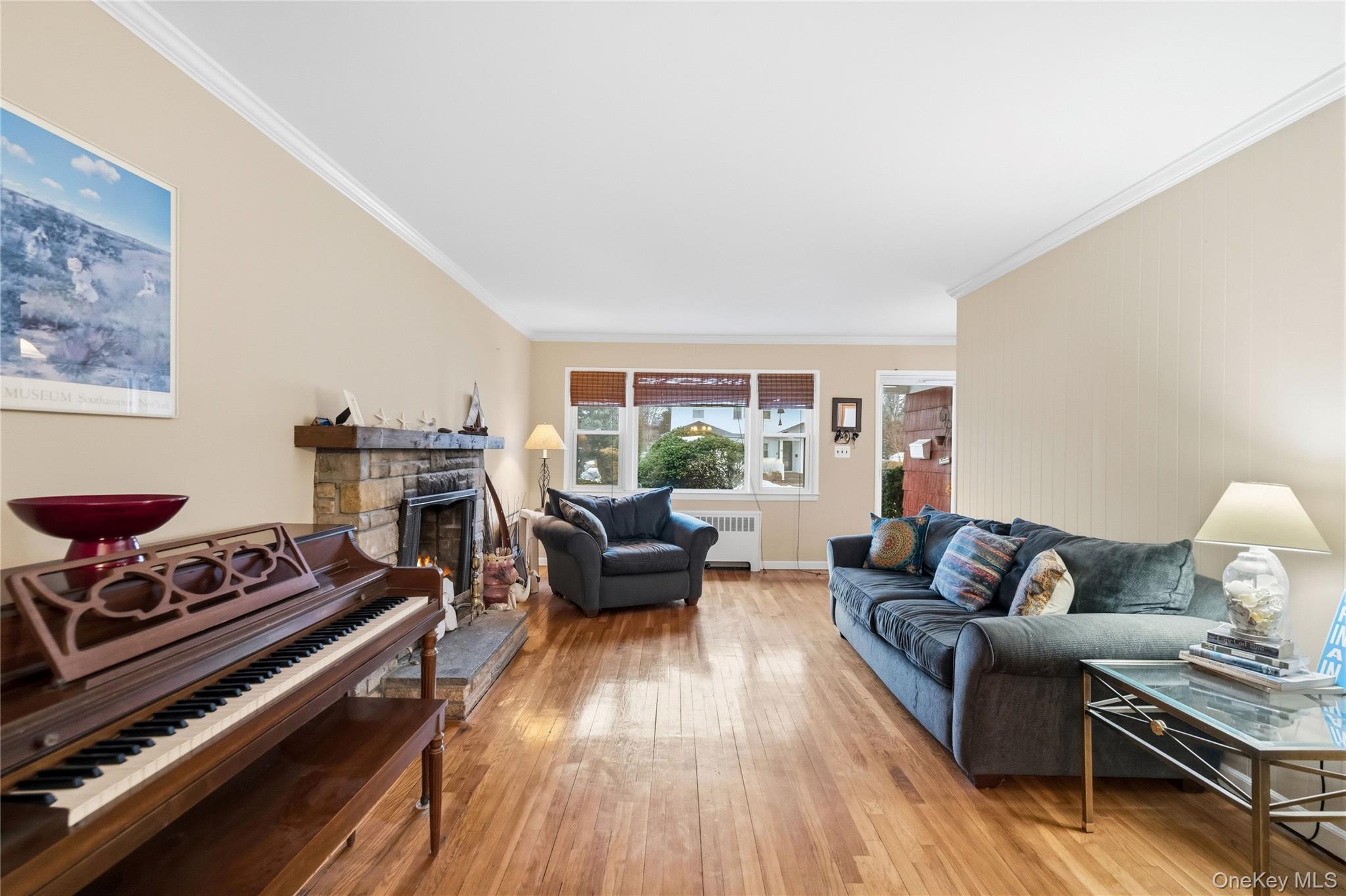 #5 photo, 16 Newmarket Road, Syosset , NY 11791