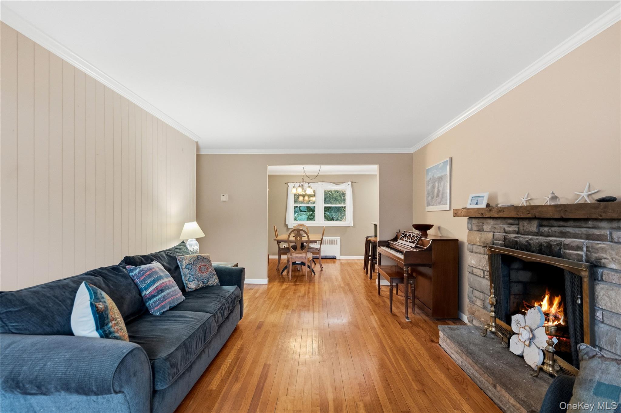 #7 photo, 16 Newmarket Road, Syosset , NY 11791