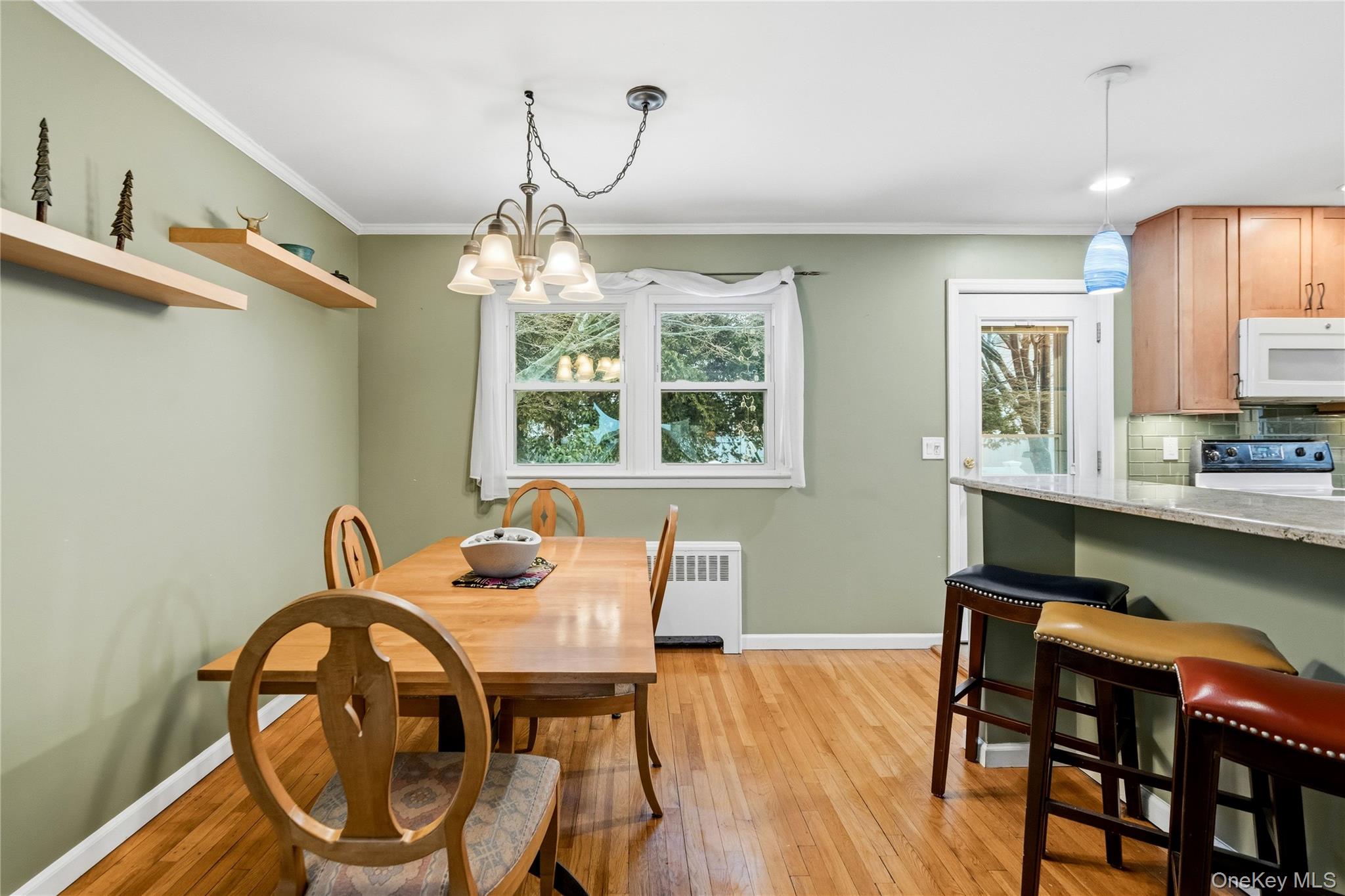 #8 photo, 16 Newmarket Road, Syosset , NY 11791