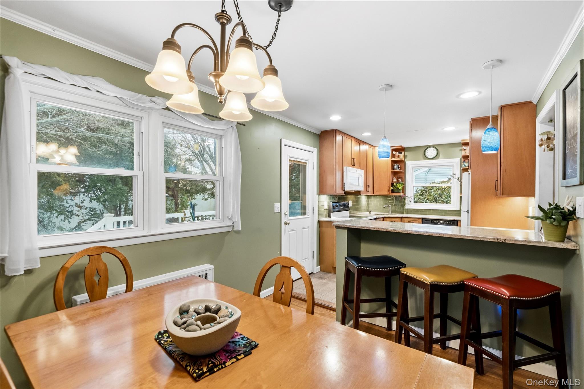 #9 photo, 16 Newmarket Road, Syosset , NY 11791