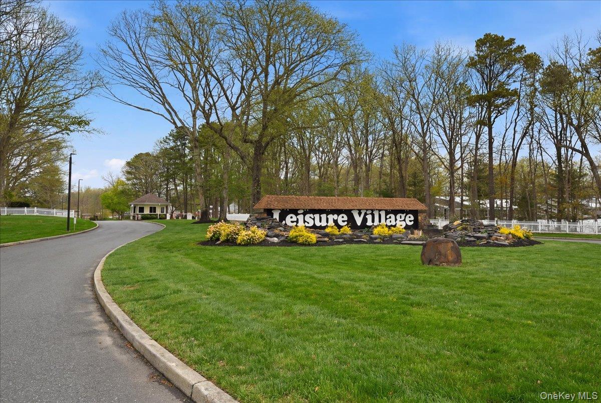 #1 photo, 260 Newcastle Court, Саффолк ‖ Ridge , NY 11961