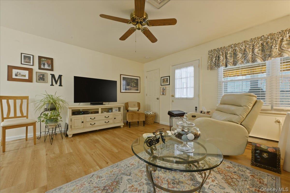 #10 photo, 260 Newcastle Court, Саффолк ‖ Ridge , NY 11961