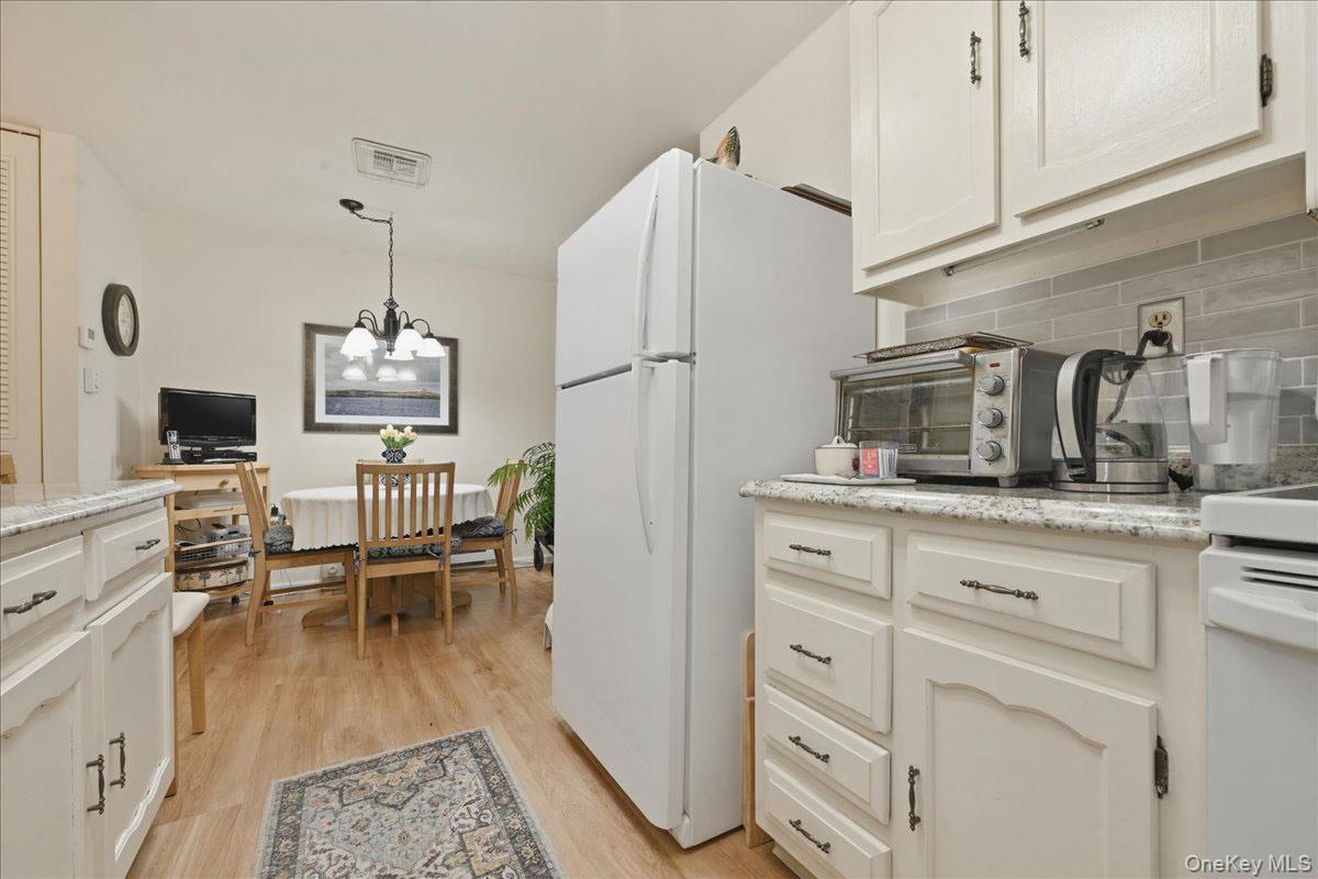 #14 photo, 260 Newcastle Court, Саффолк ‖ Ridge , NY 11961