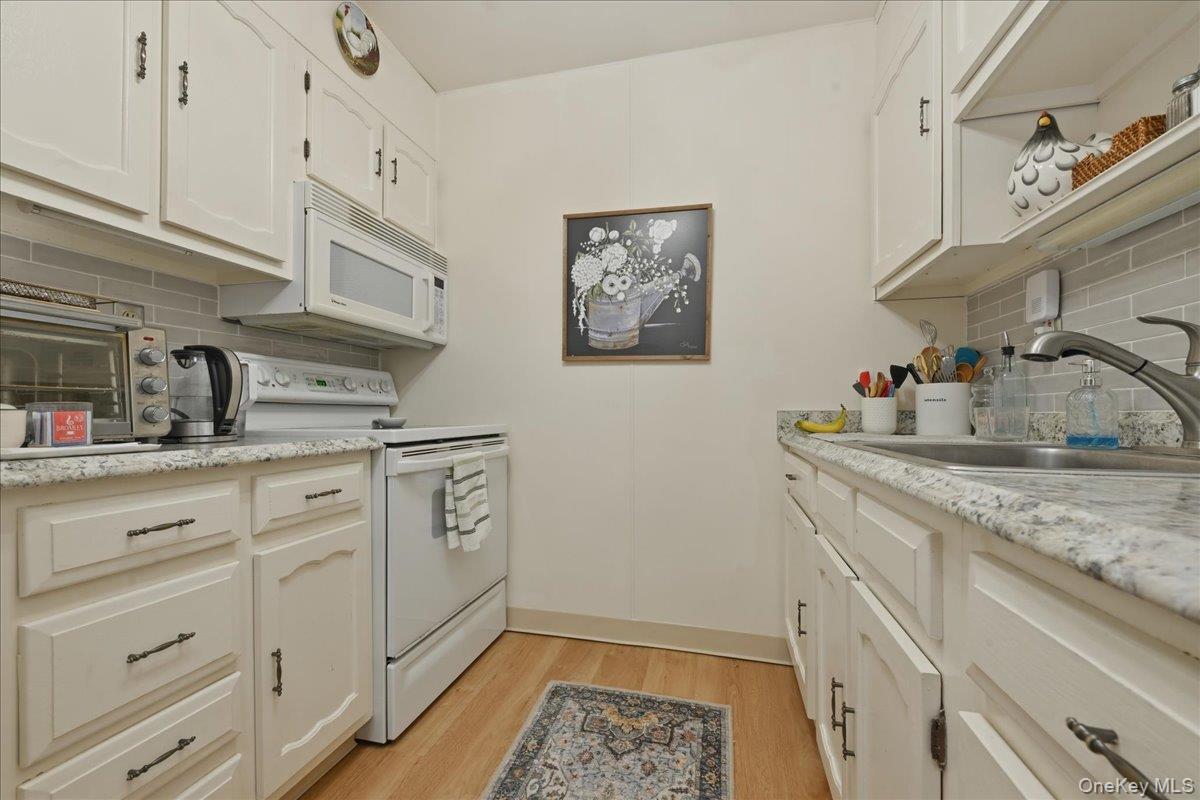 #16 photo, 260 Newcastle Court, Саффолк ‖ Ridge , NY 11961