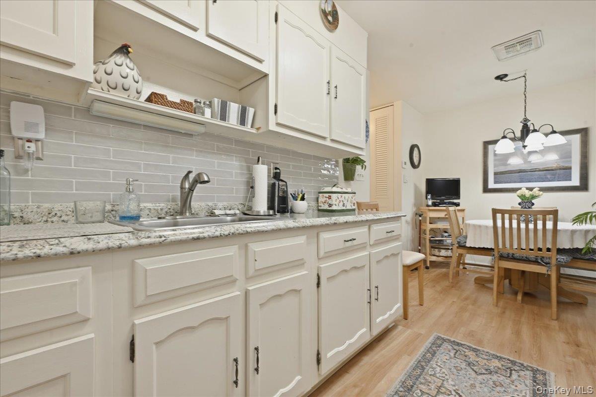 #17 photo, 260 Newcastle Court, Саффолк ‖ Ridge , NY 11961