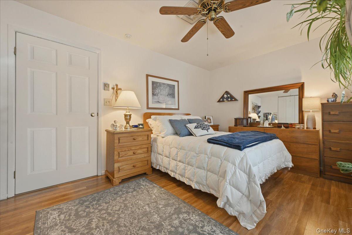 #20 photo, 260 Newcastle Court, Саффолк ‖ Ridge , NY 11961