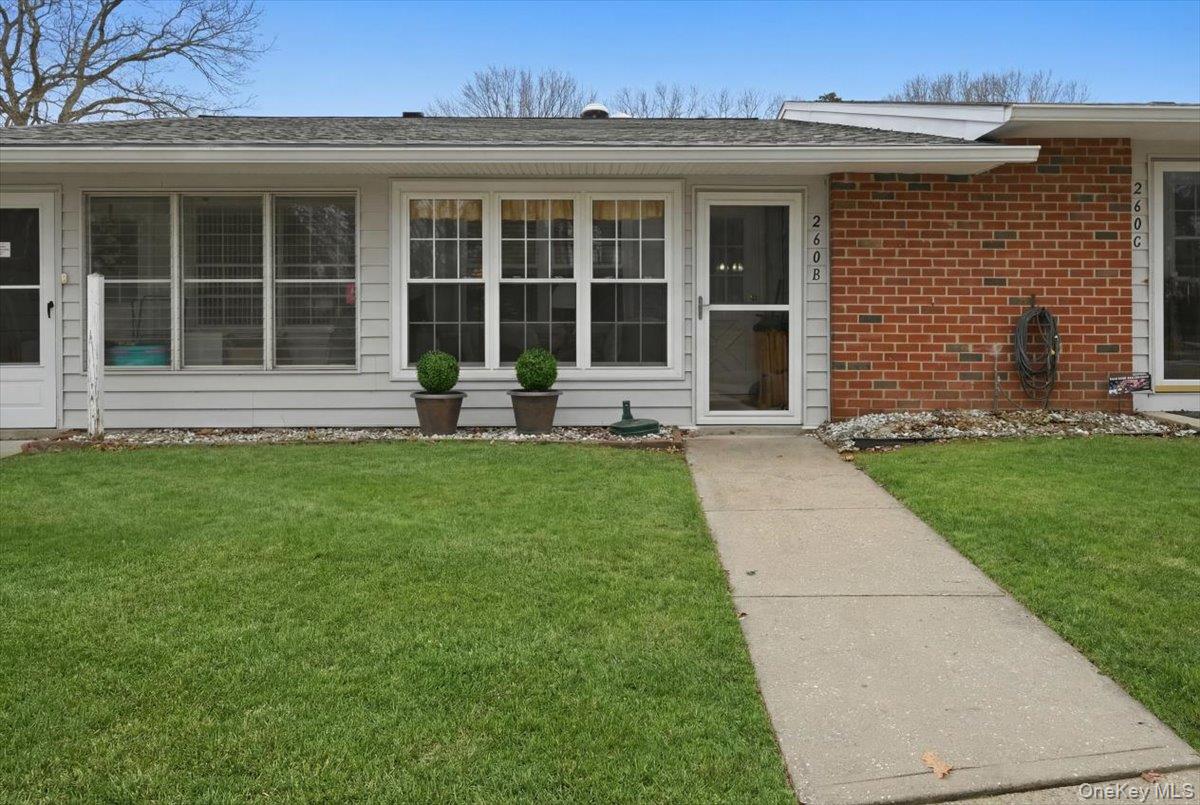 #3 photo, 260 Newcastle Court, Саффолк ‖ Ridge , NY 11961