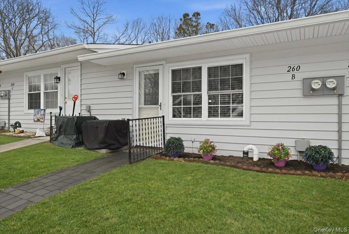 #4 photo, 260 Newcastle Court, Саффолк ‖ Ridge , NY 11961