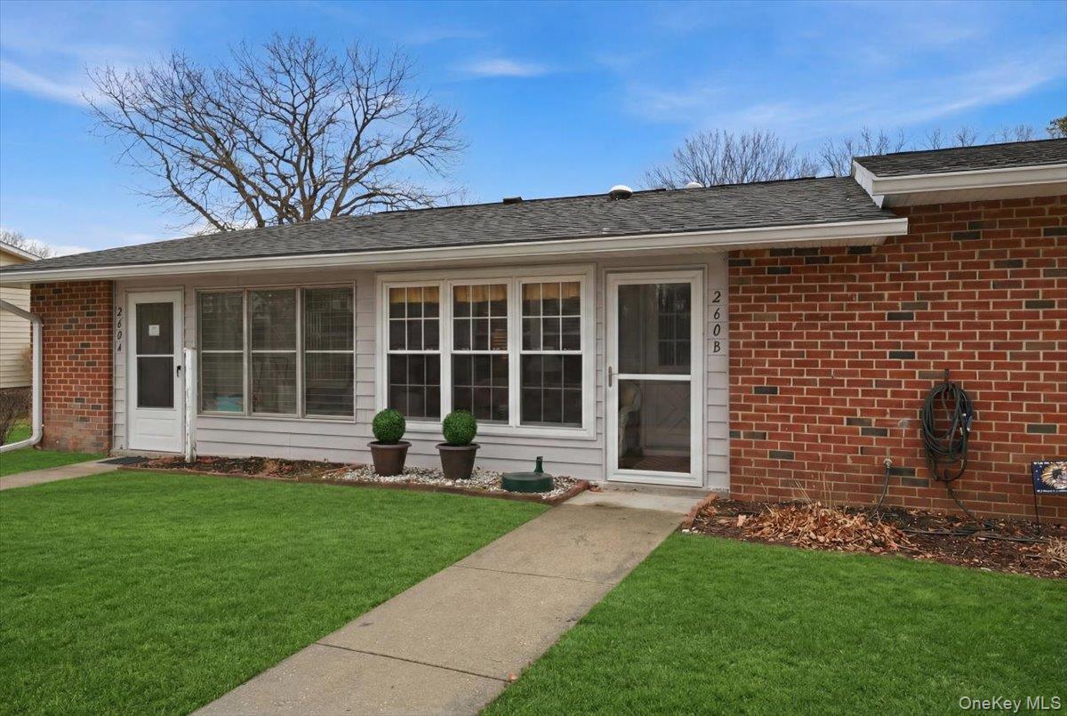 #5 photo, 260 Newcastle Court, Саффолк ‖ Ridge , NY 11961