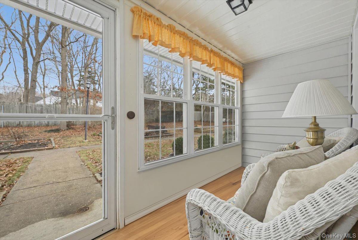 #6 photo, 260 Newcastle Court, Саффолк ‖ Ridge , NY 11961