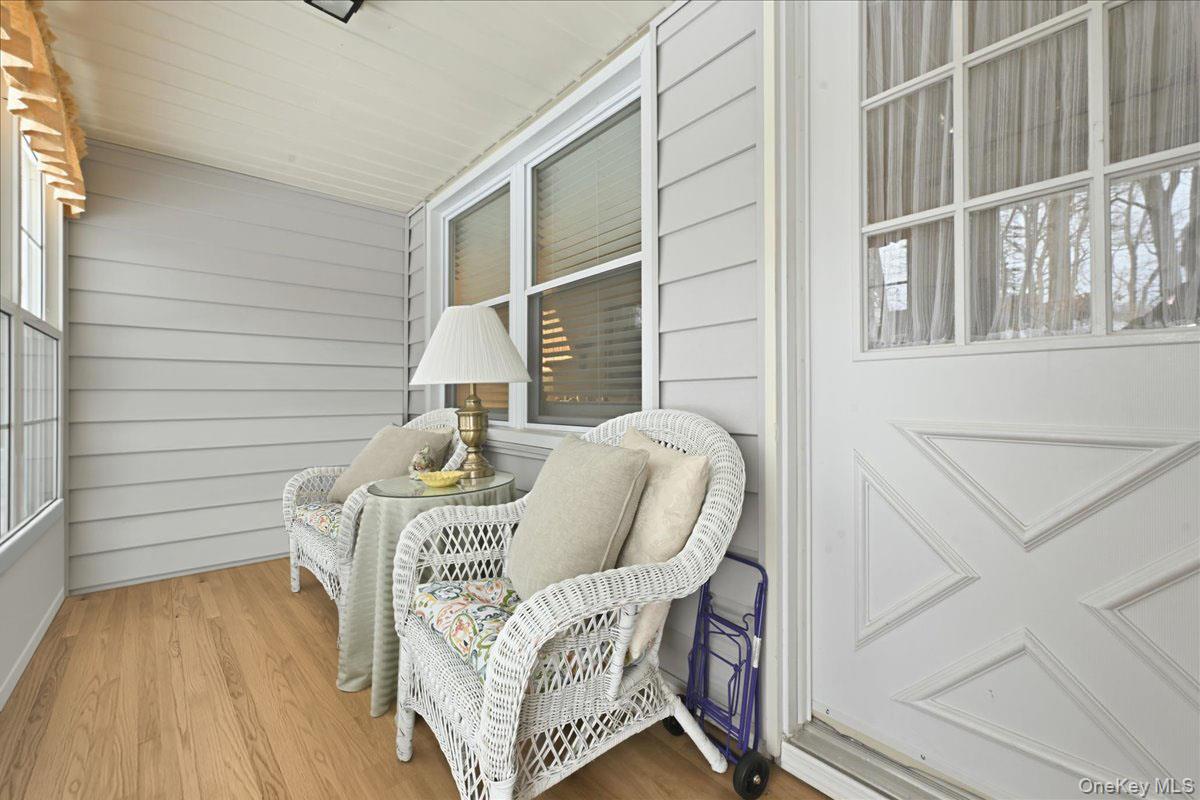 #7 photo, 260 Newcastle Court, Саффолк ‖ Ridge , NY 11961