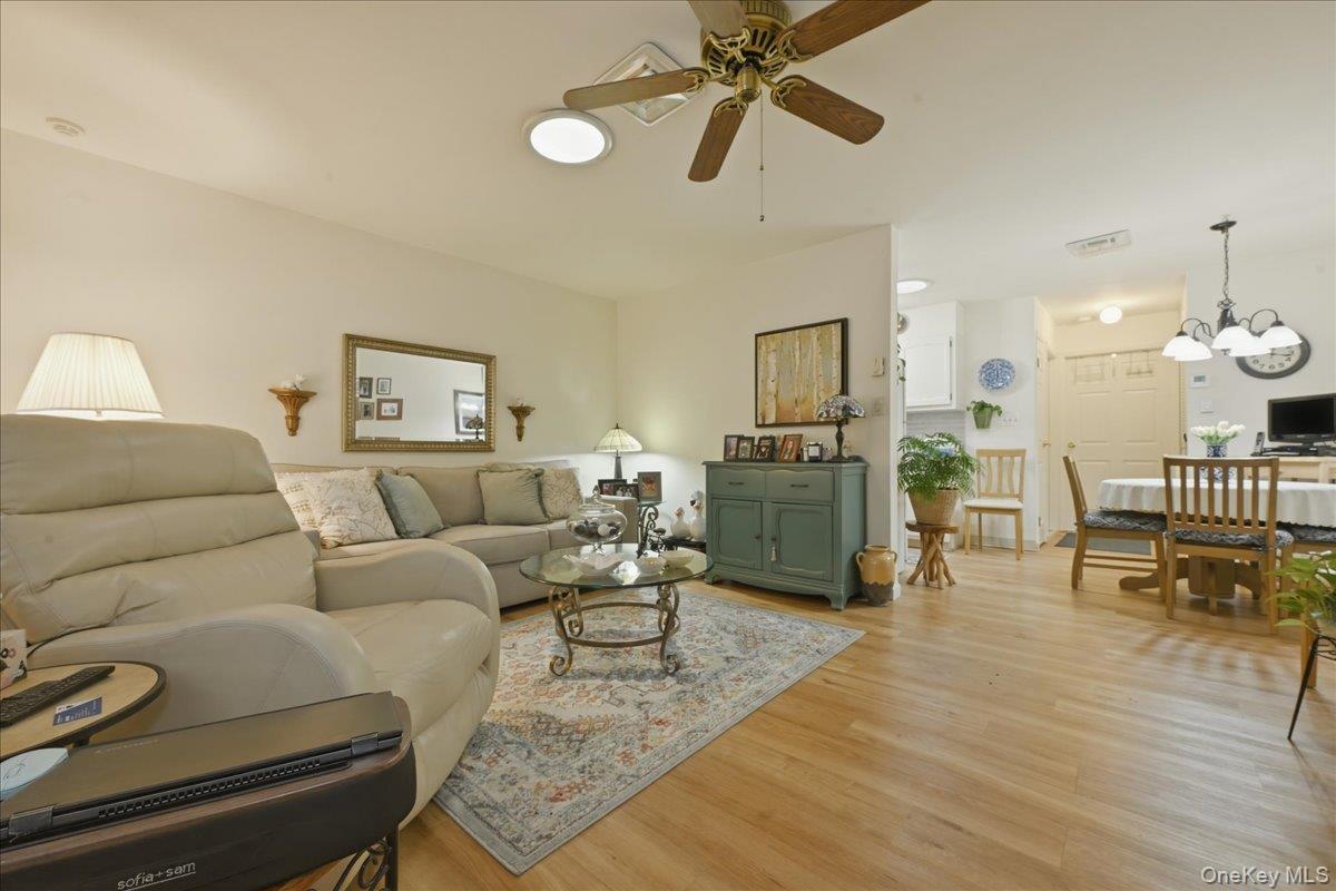 #9 photo, 260 Newcastle Court, Саффолк ‖ Ridge , NY 11961