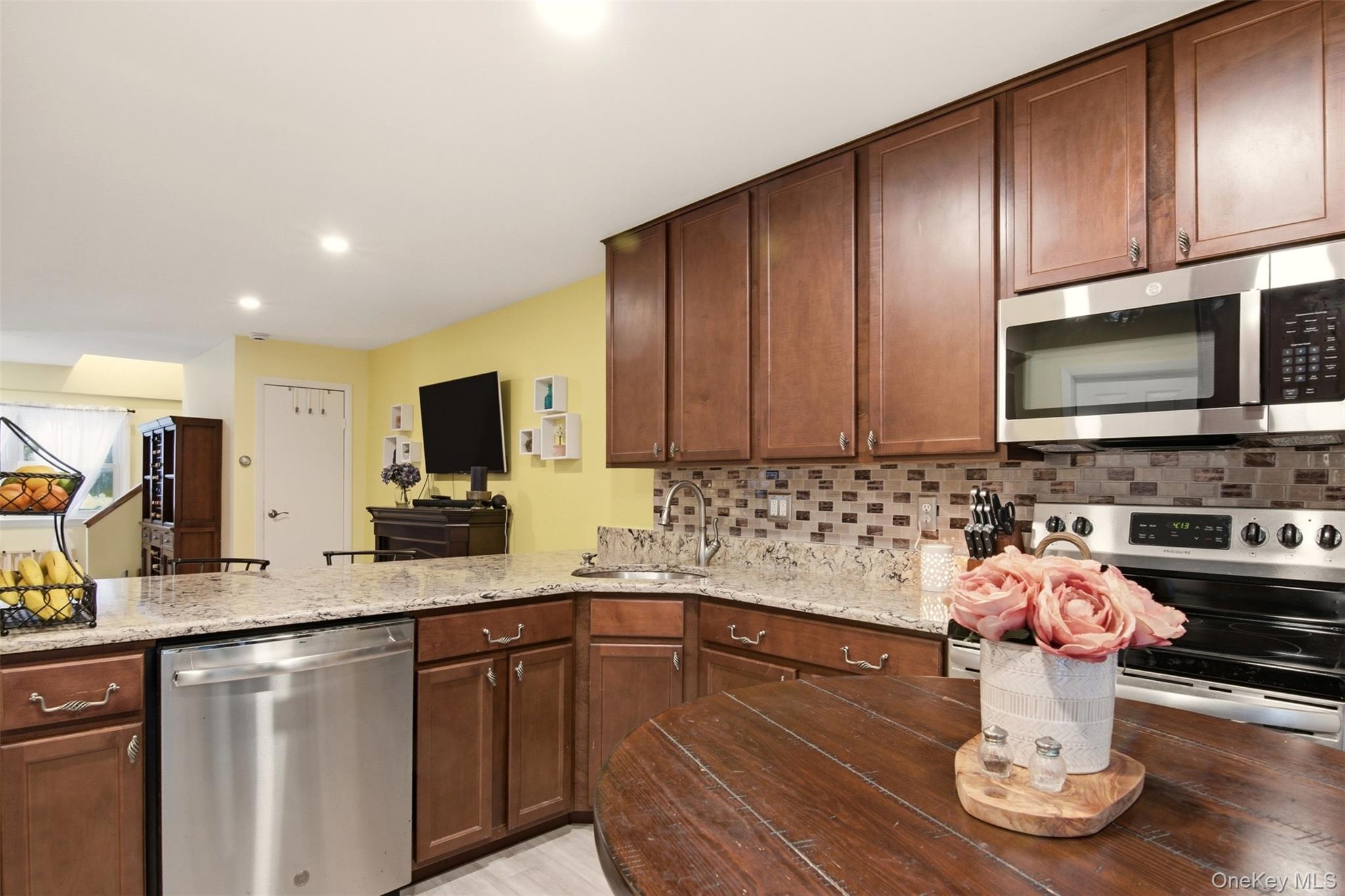 #9 photo, 2 Lakeland Place, Farmingville , NY 11738