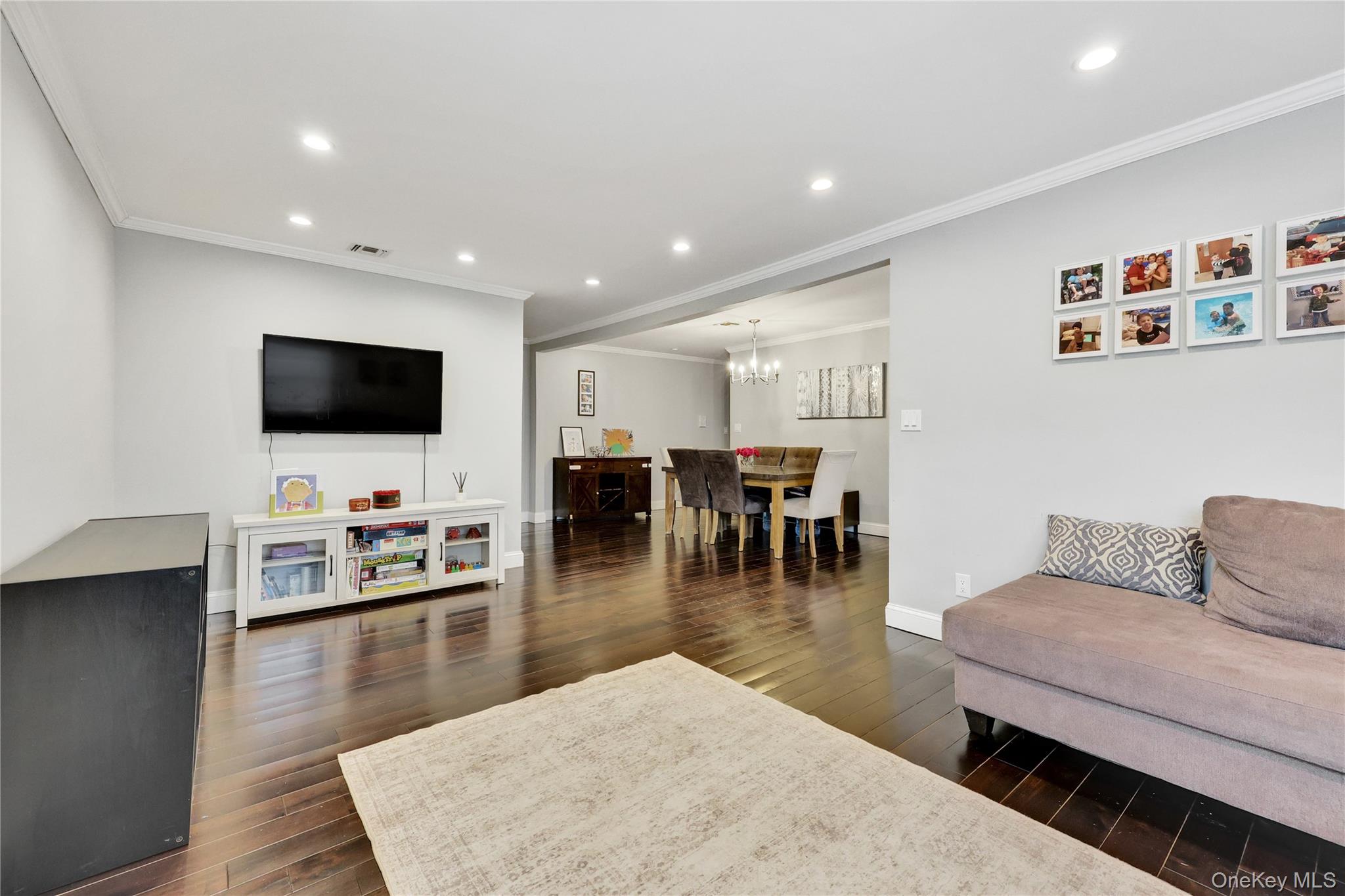 #10 photo, 1201 E Broadway, Hewlett , NY 11557