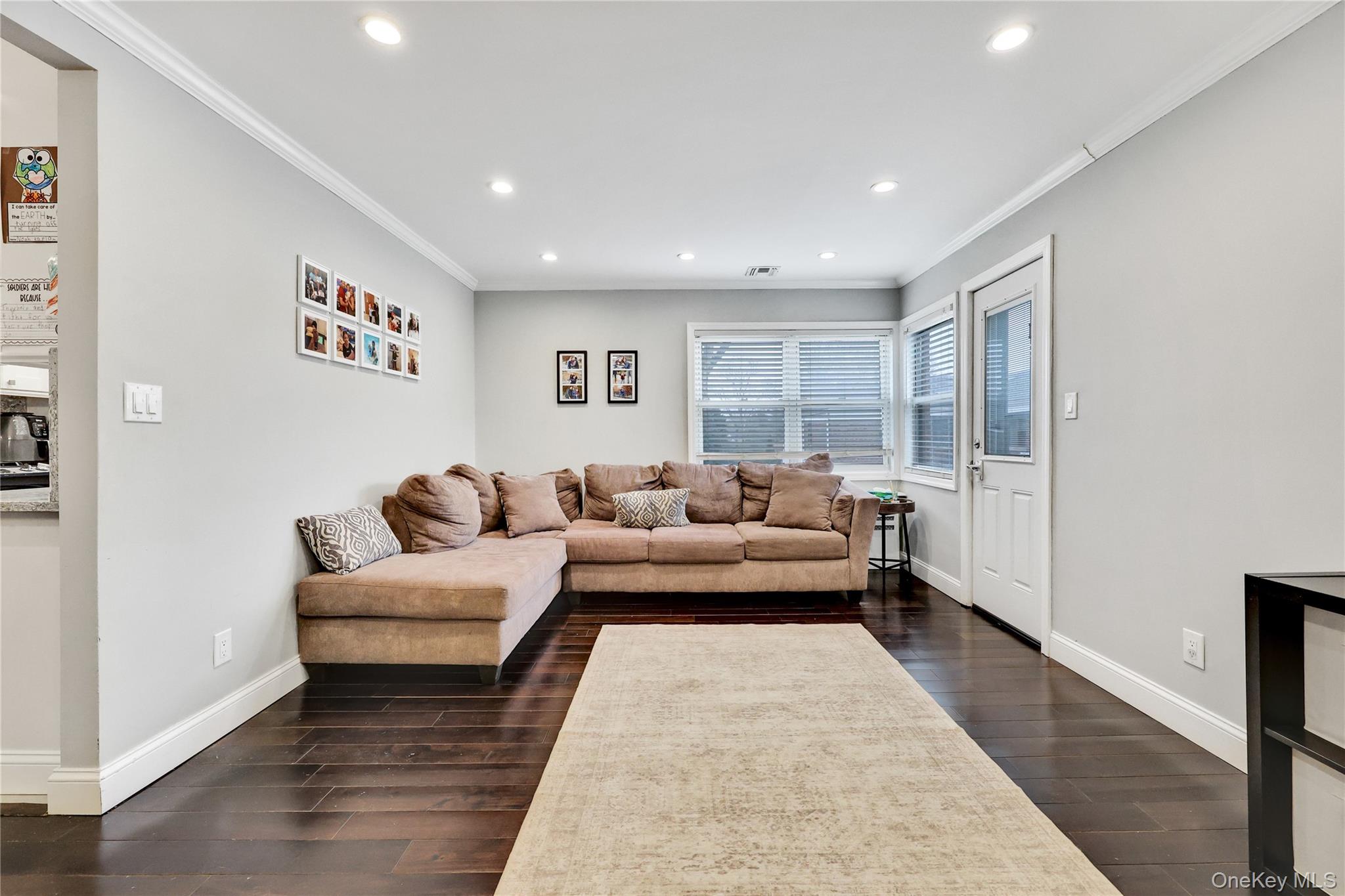 #13 photo, 1201 E Broadway, Hewlett , NY 11557