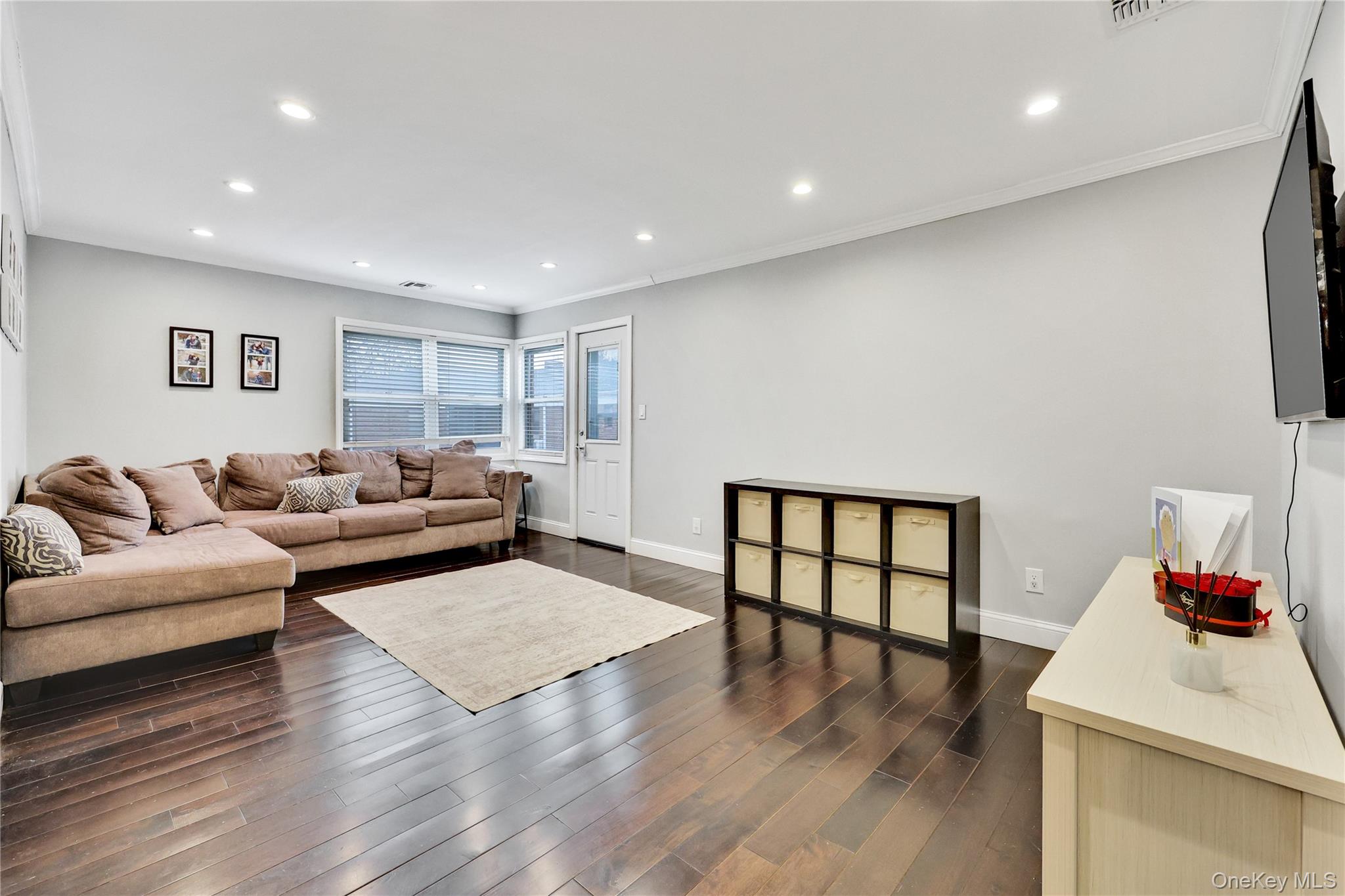 #14 photo, 1201 E Broadway, Hewlett , NY 11557