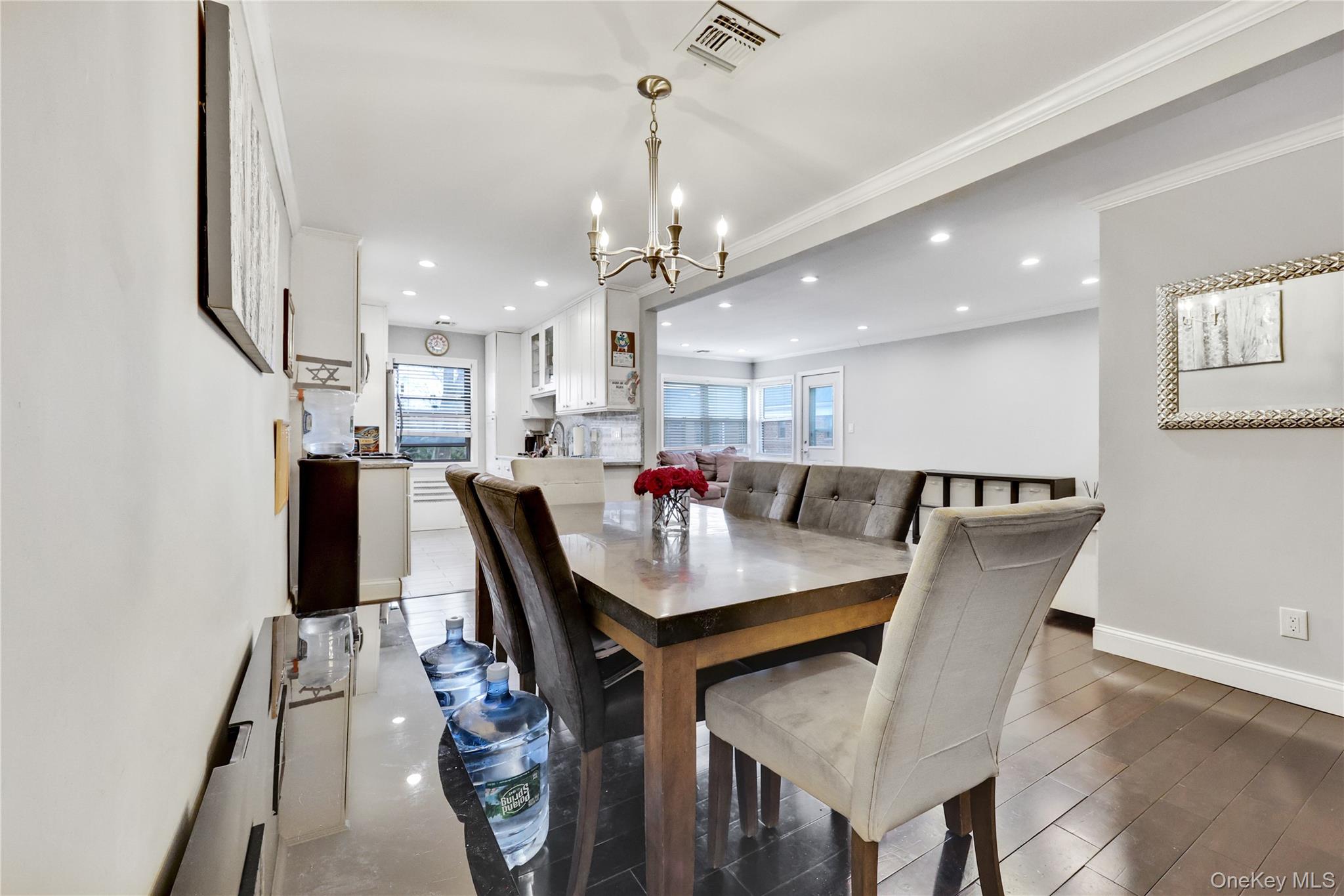 #15 photo, 1201 E Broadway, Hewlett , NY 11557