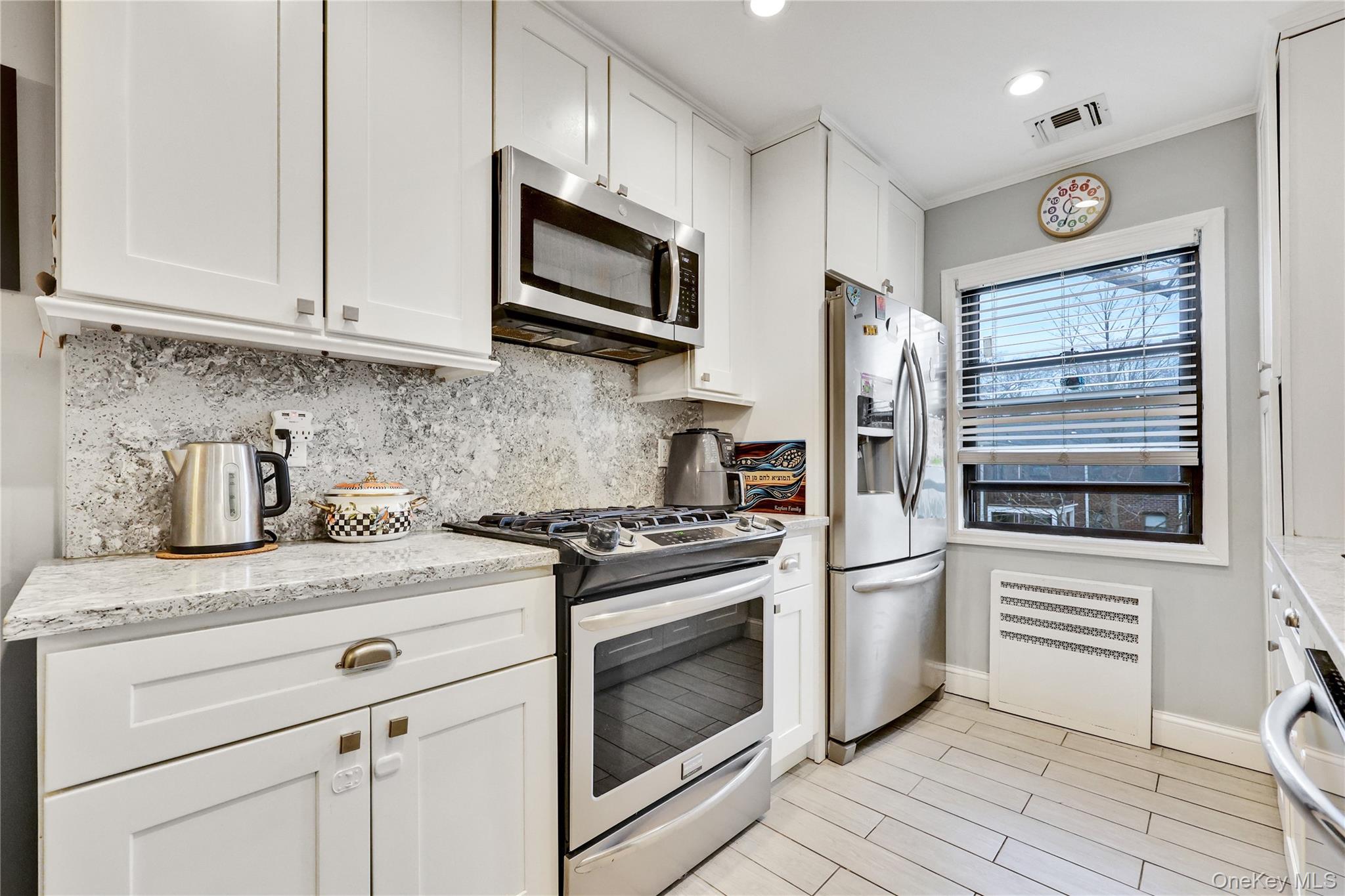 #18 photo, 1201 E Broadway, Hewlett , NY 11557