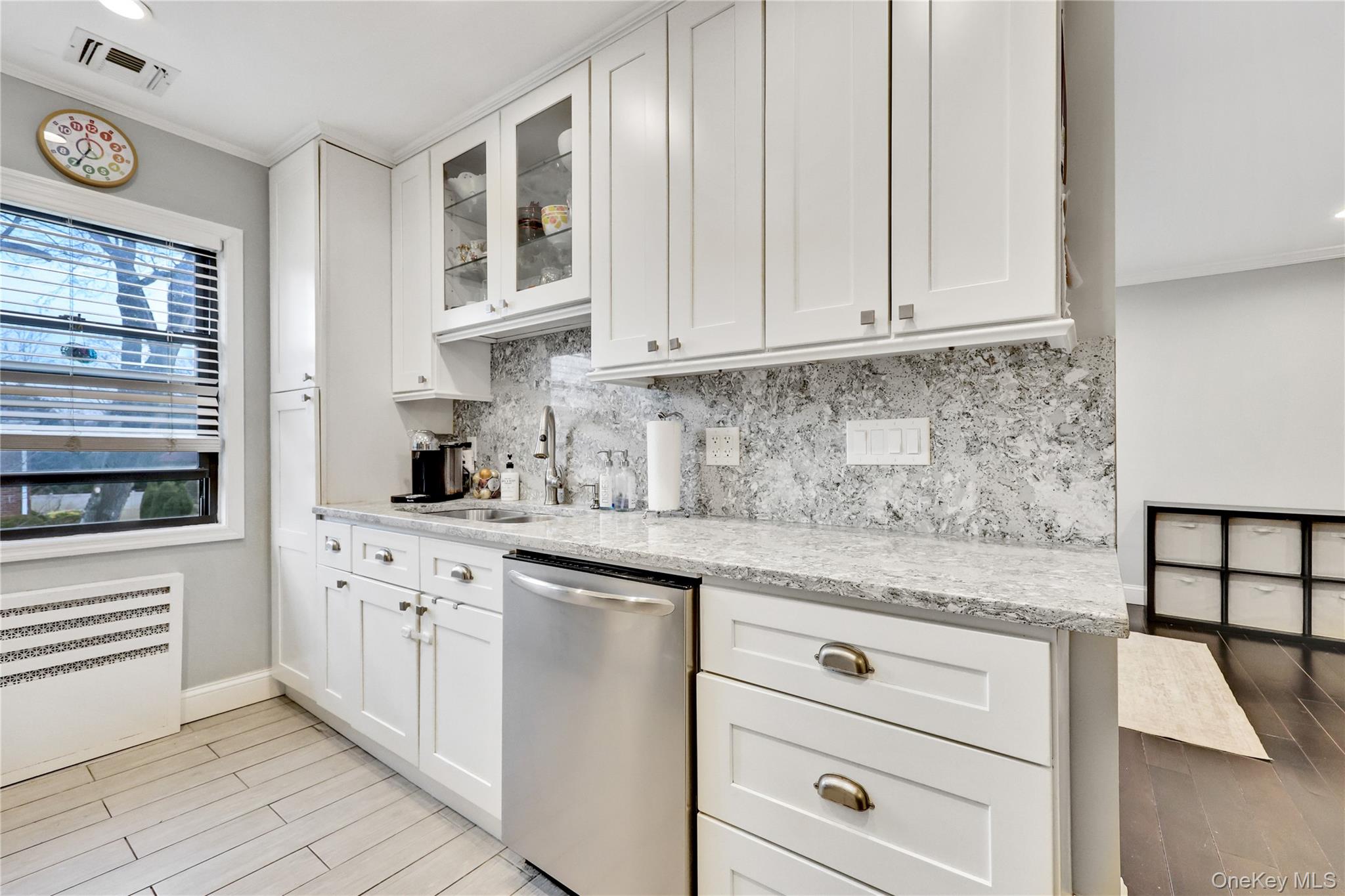 #19 photo, 1201 E Broadway, Hewlett , NY 11557