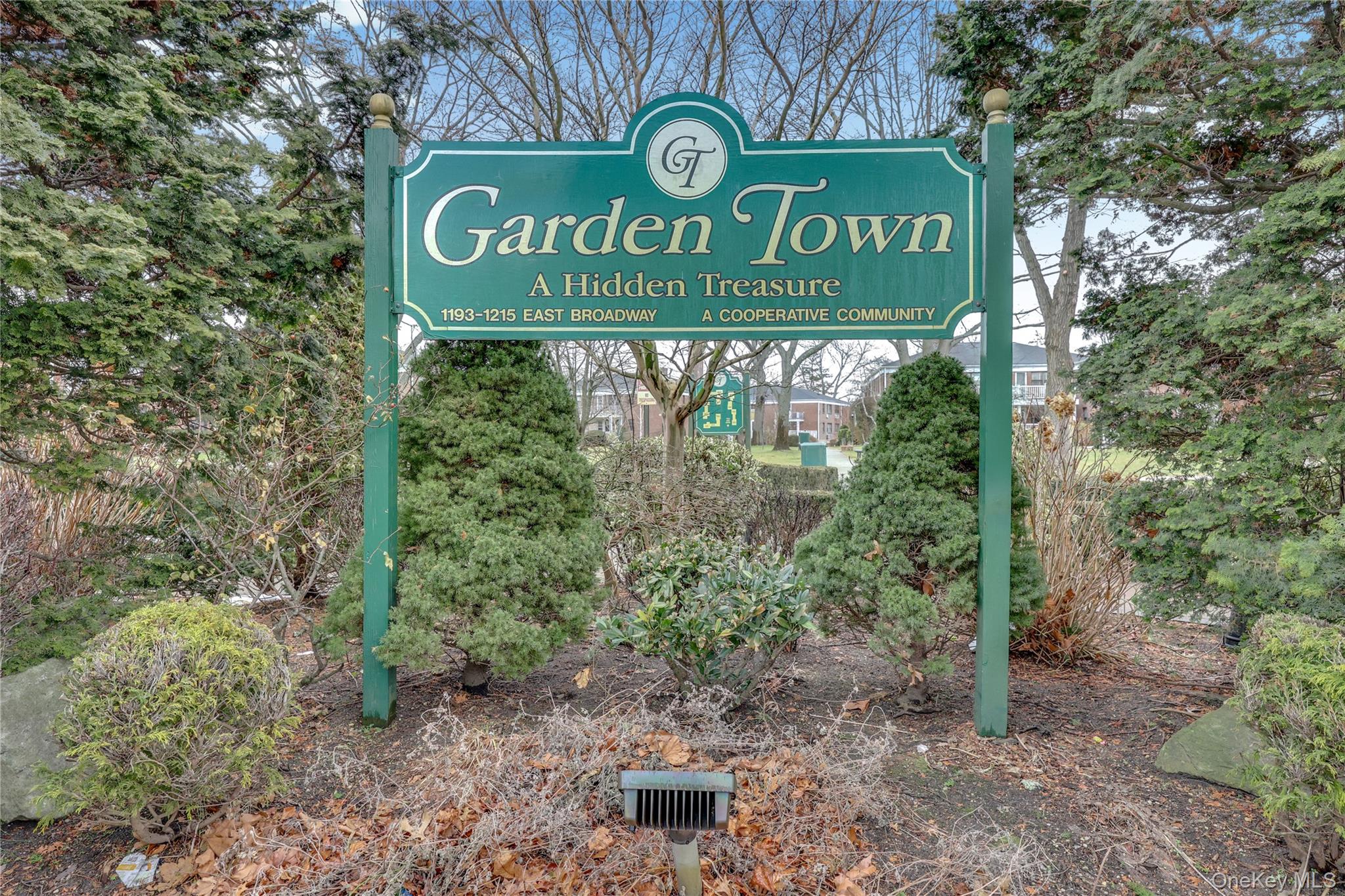 #2 photo, 1201 E Broadway, Hewlett , NY 11557