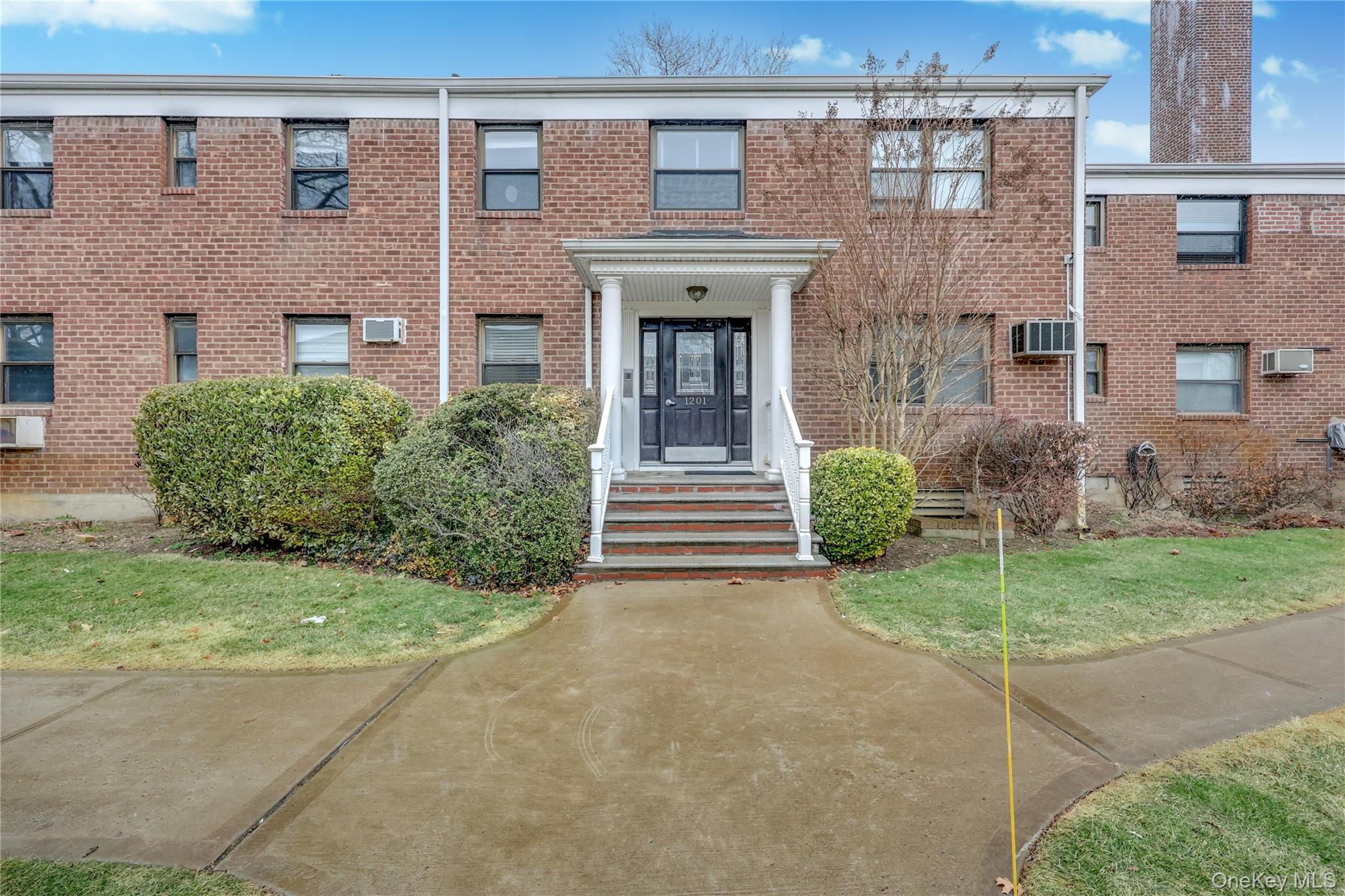 #3 photo, 1201 E Broadway, Hewlett , NY 11557