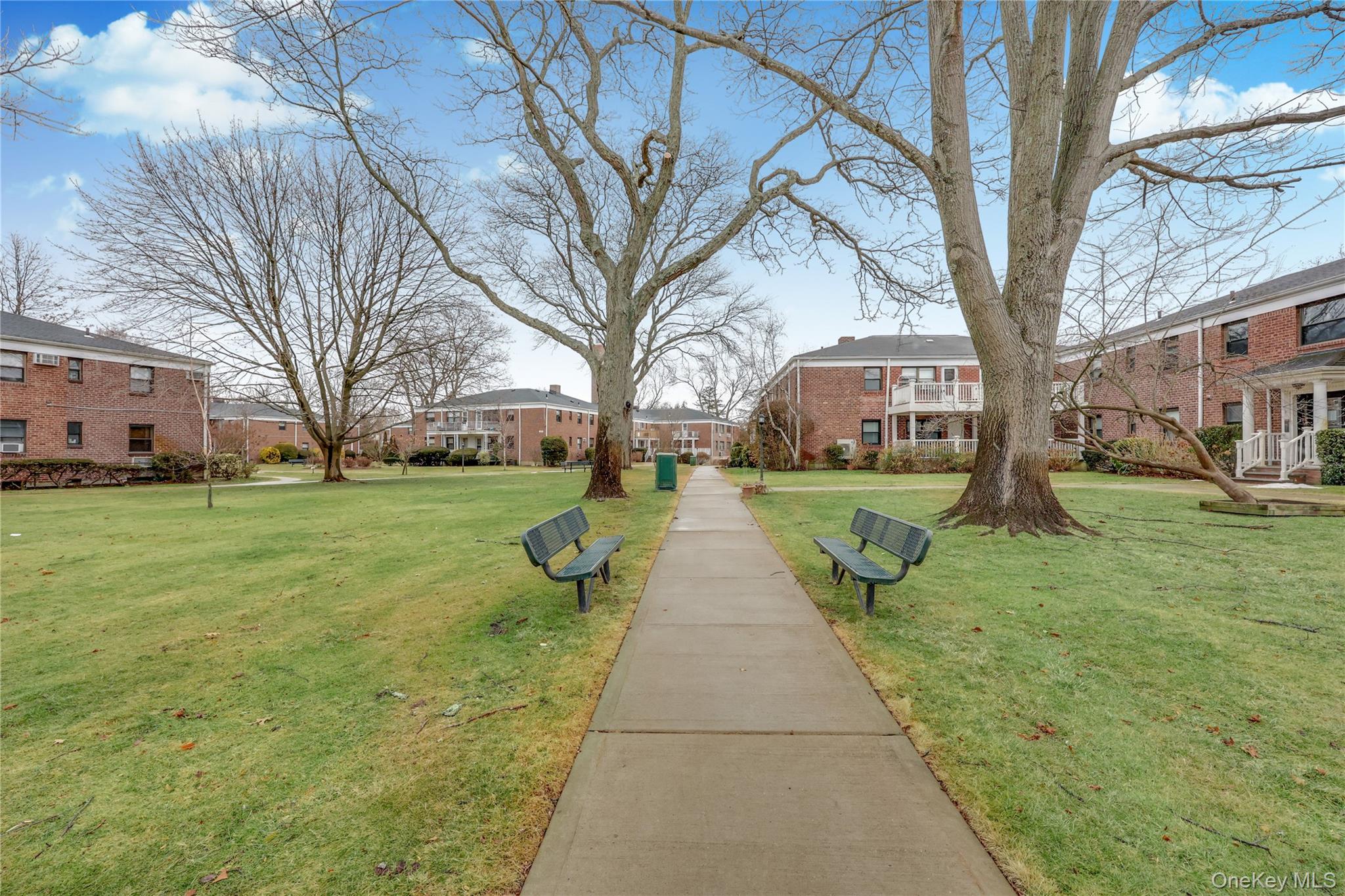 #4 photo, 1201 E Broadway, Hewlett , NY 11557