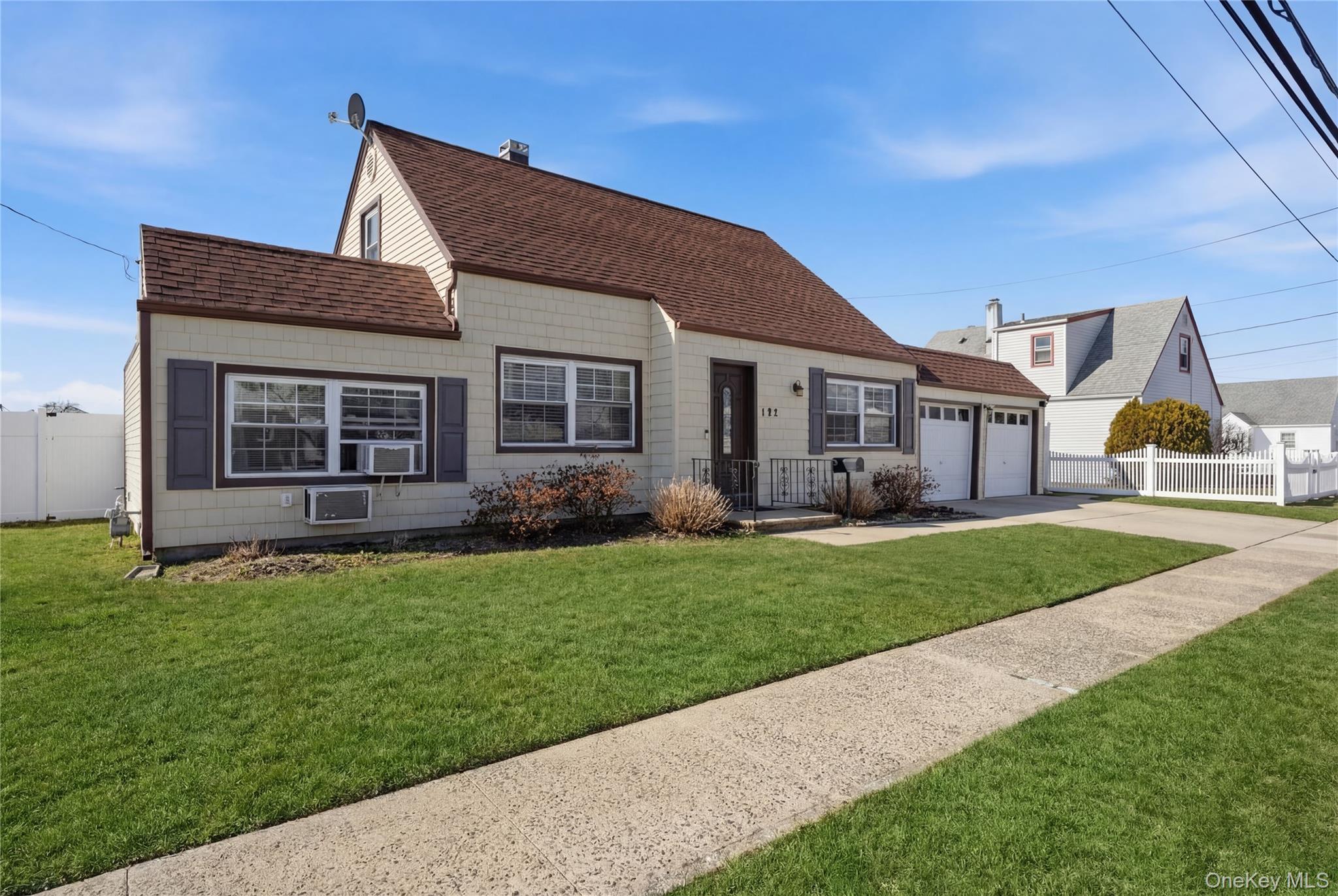 #2 photo, 192 Mill Road, Valley Stream , NY 11581