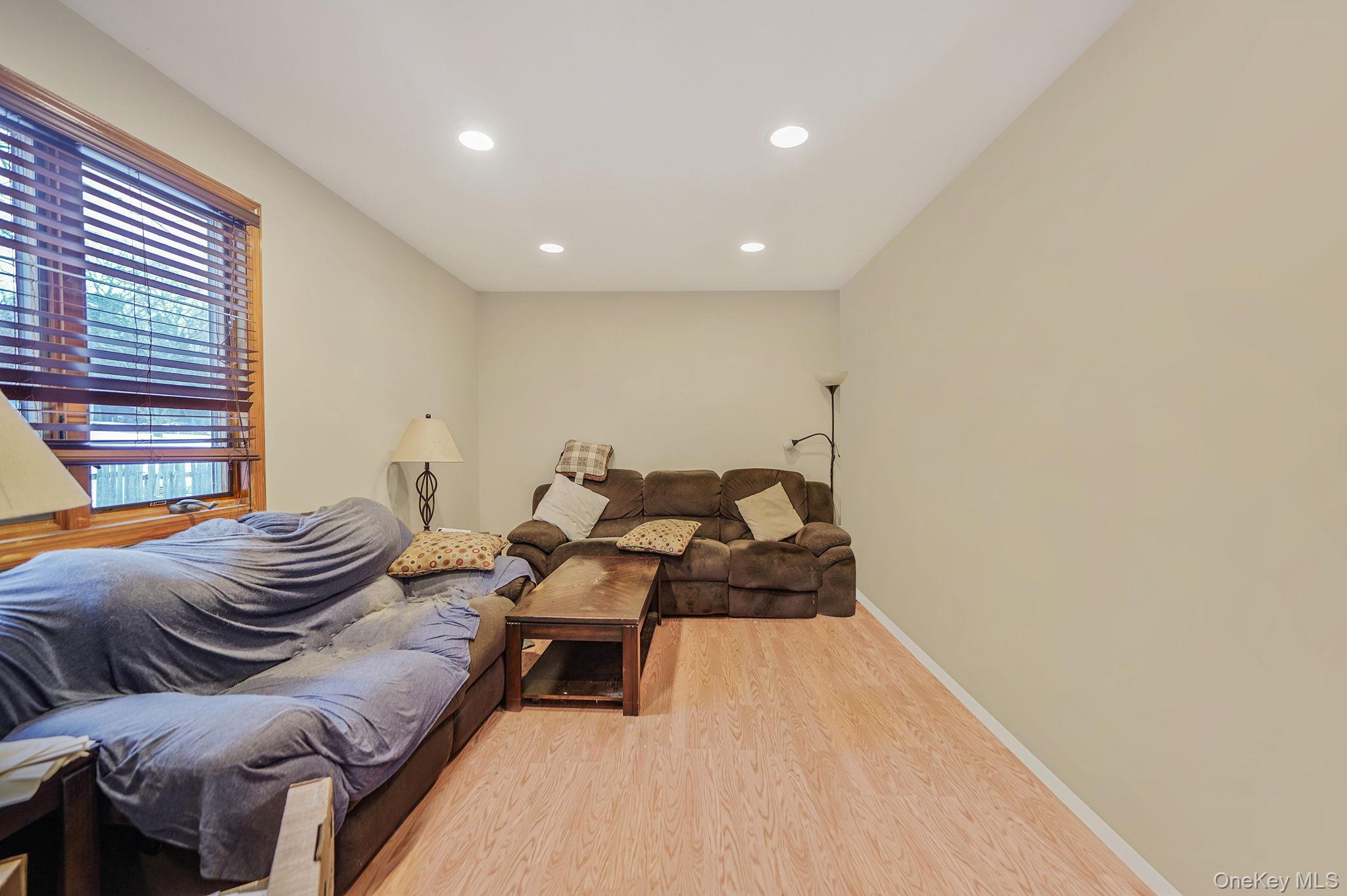 #4 photo, 24 New Highway, Commack , NY 11725