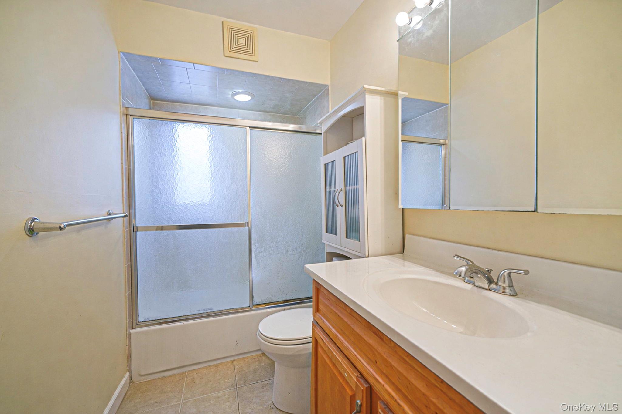 #5 photo, 24 New Highway, Commack , NY 11725