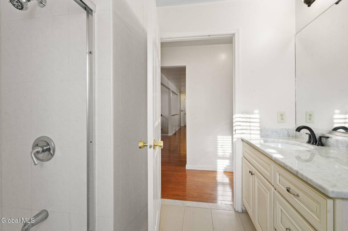 #11 photo, 28 Dogwood Lane, Colonie , NY 12211