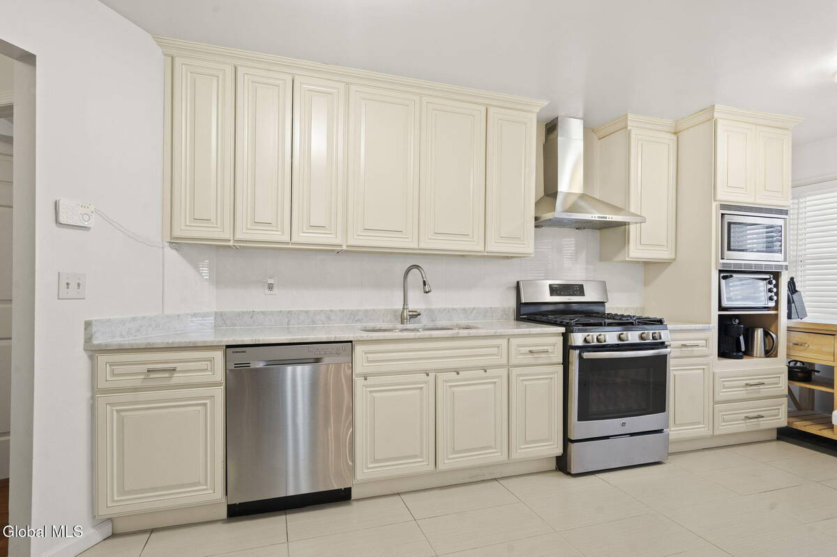 #20 photo, 28 Dogwood Lane, Colonie , NY 12211