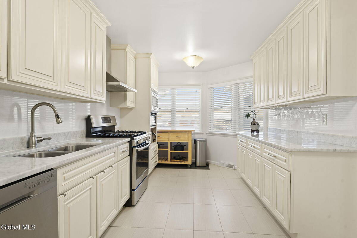 #21 photo, 28 Dogwood Lane, Colonie , NY 12211