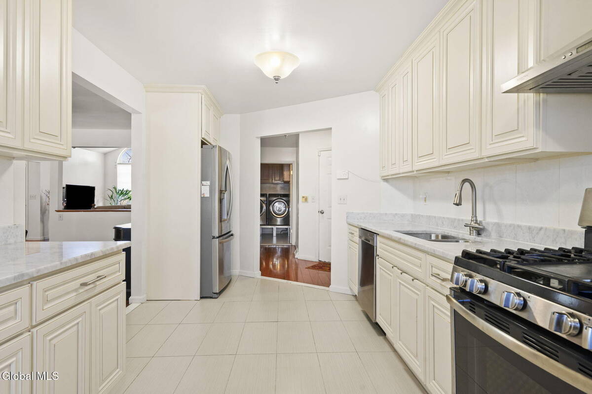 #22 photo, 28 Dogwood Lane, Colonie , NY 12211