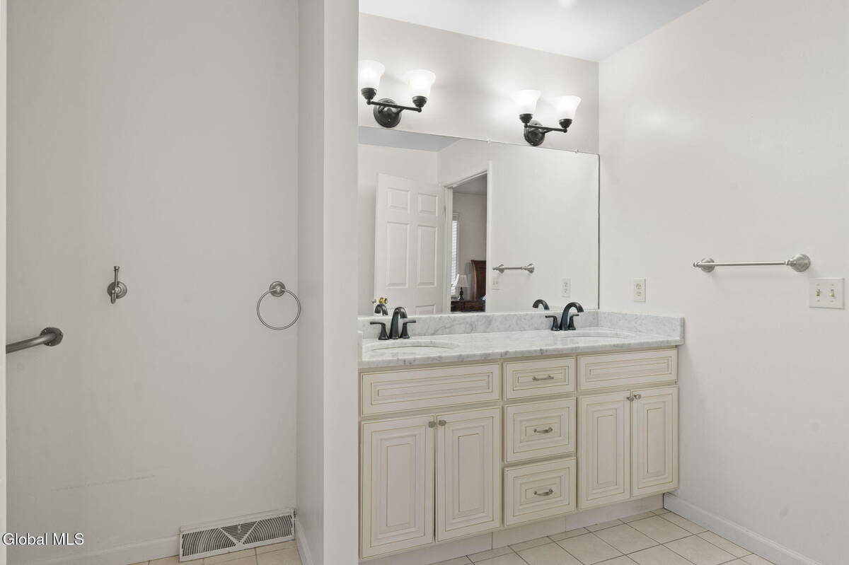 #28 photo, 28 Dogwood Lane, Colonie , NY 12211