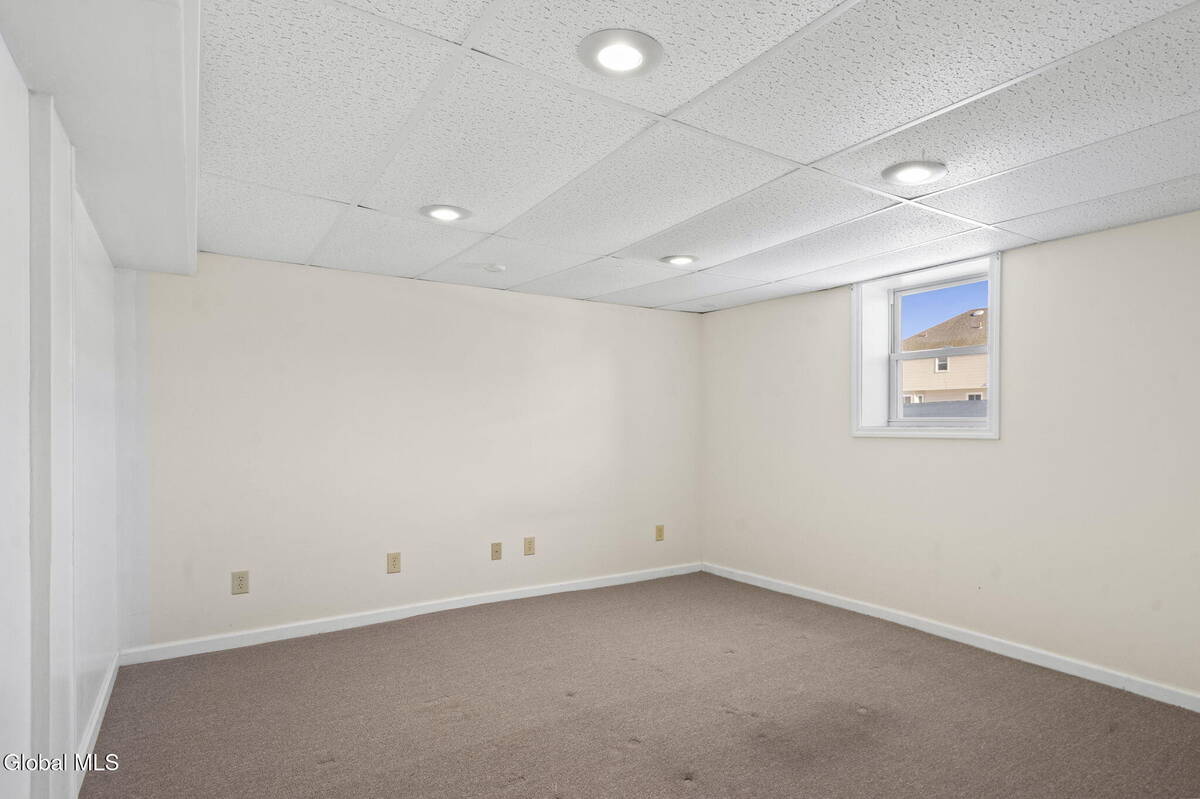 #33 photo, 28 Dogwood Lane, Colonie , NY 12211